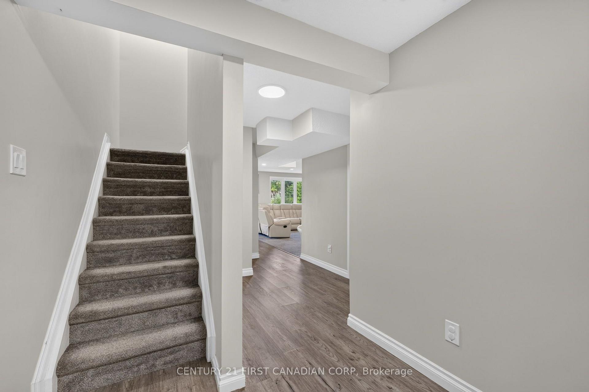 Photo 40 of 834 Talisman Crescent, London, South L — HOMEH