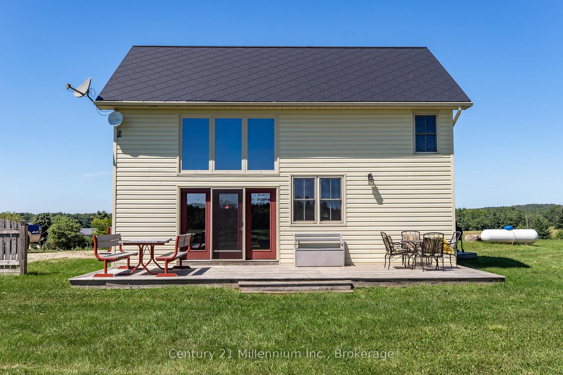 Photo 5 of 702174 Sideroad 5, Chatsworth — HOMEH