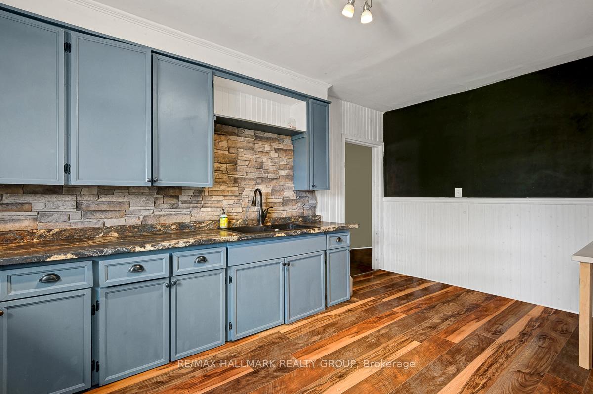 Photo 16 of 20 Brock Street S, Perth, Perth — HOMEH
