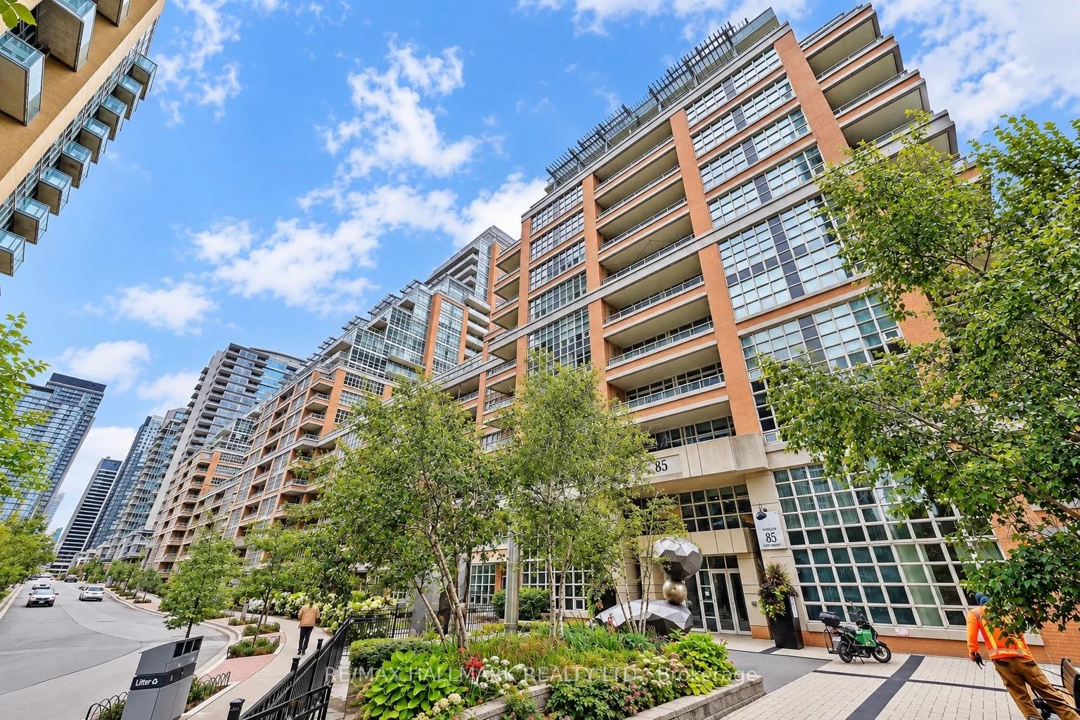 Photo of Unit 1004, 75 East Liberty Street
