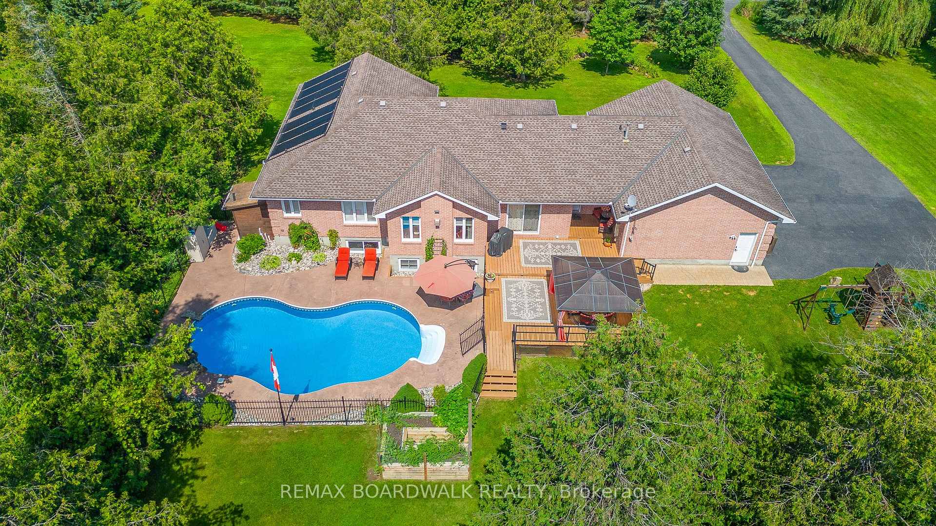 Photo 2 of 14 Panandrick View Drive, Ottawa, Kanata - Rural Kanata (Central) — HOMEH