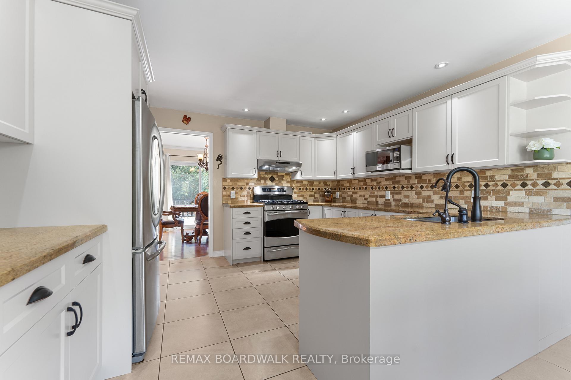 Photo 13 of 14 Panandrick View Drive, Ottawa, Kanata - Rural Kanata (Central) — HOMEH