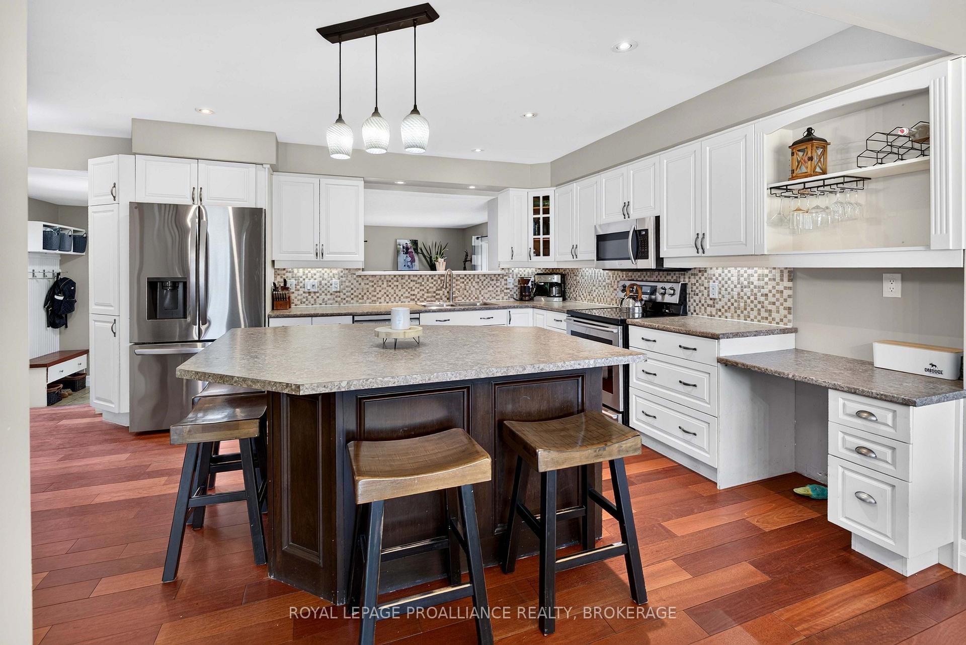 Photo 10 of 294 Rosemount Terrace, Kingston, City SouthWest — HOMEH