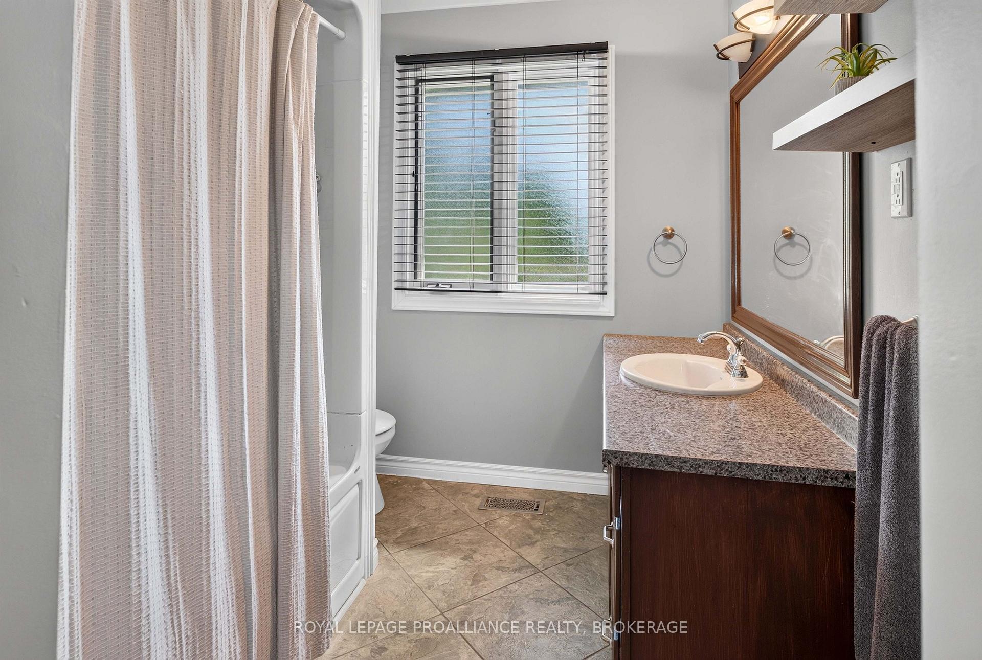 Photo 33 of 294 Rosemount Terrace, Kingston, City SouthWest — HOMEH