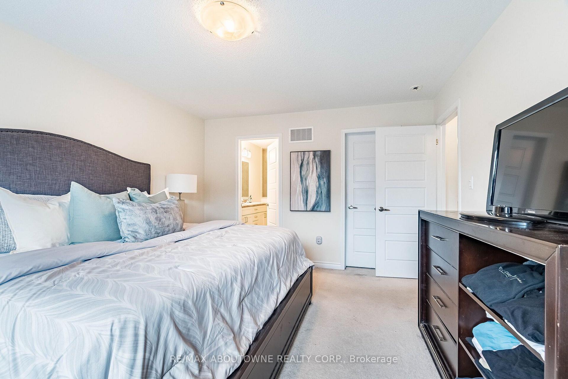 Photo 13 of 1239 Mulroney Heights, Milton, Ford — HOMEH