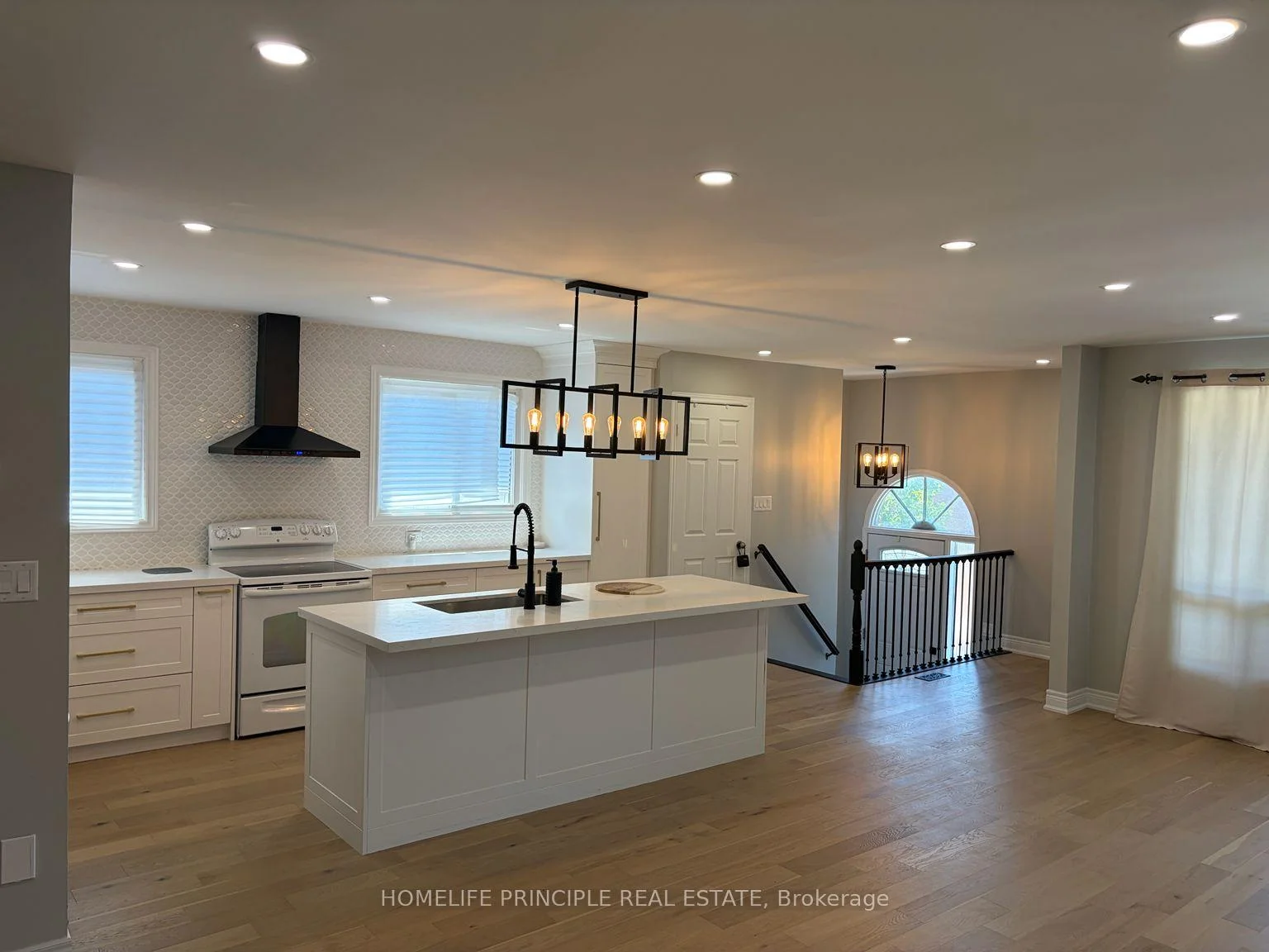 Photo 3 of Unit Main, 101 Tall Grass Trail, Vaughan, East Woodbridge — HOMEH
