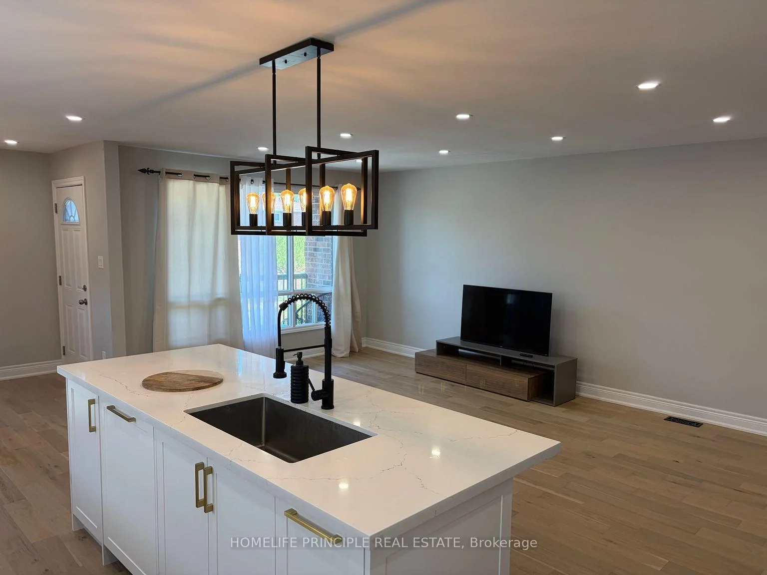 Photo 4 of Unit Main, 101 Tall Grass Trail, Vaughan, East Woodbridge — HOMEH