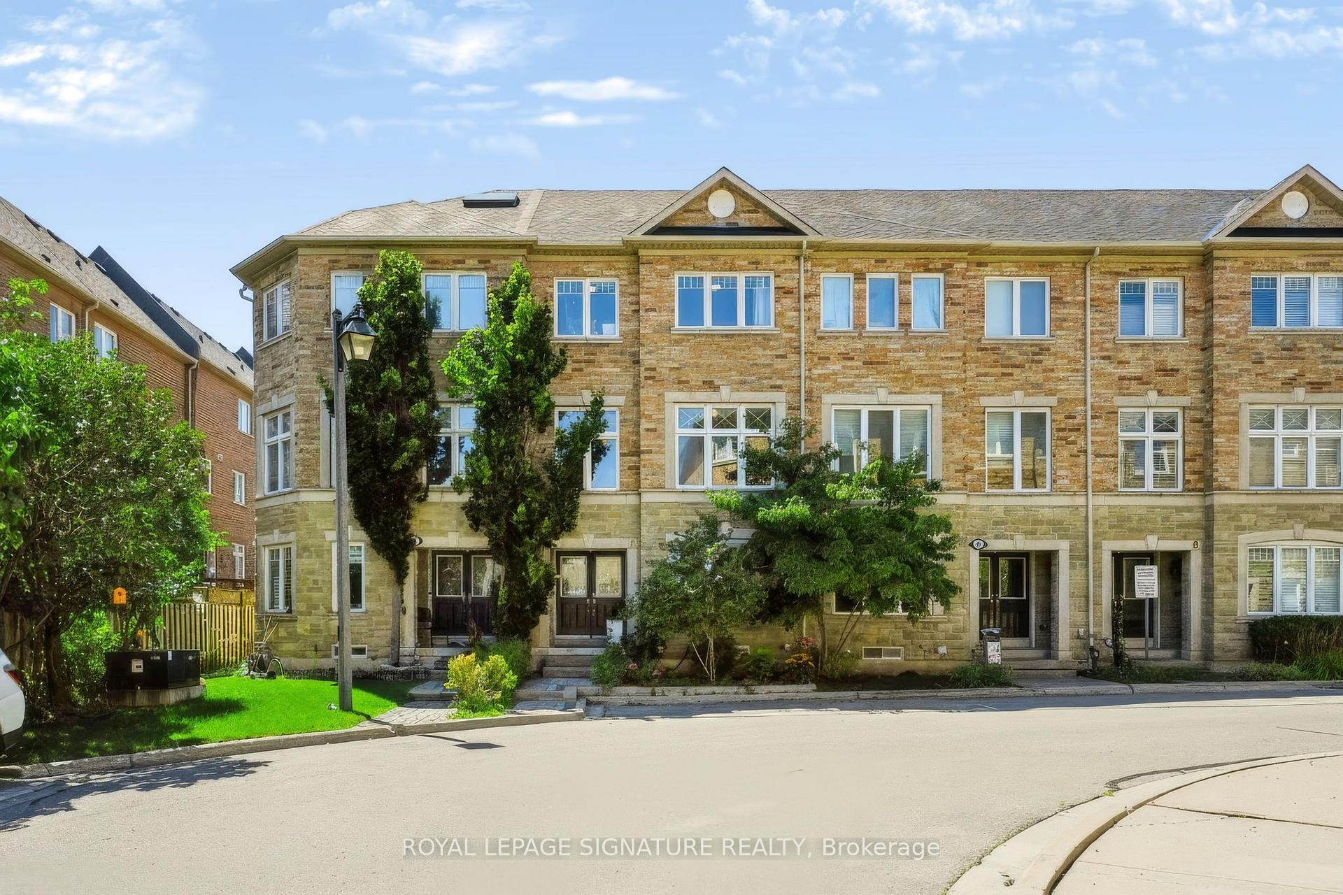 Photo 3 of 10 Clockwork Lane, Etobicoke, Stonegate-Queensway — HOMEH