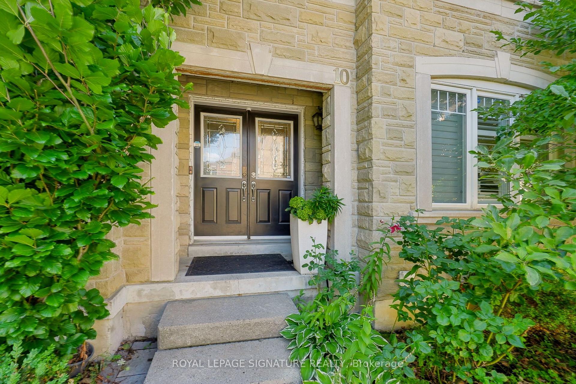 Photo 4 of 10 Clockwork Lane, Etobicoke, Stonegate-Queensway — HOMEH