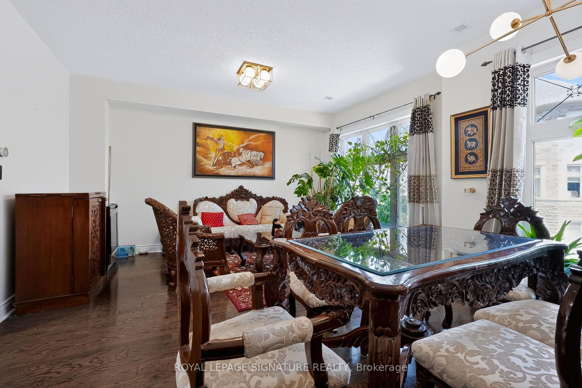 Photo 7 of 10 Clockwork Lane, Etobicoke, Stonegate-Queensway — HOMEH