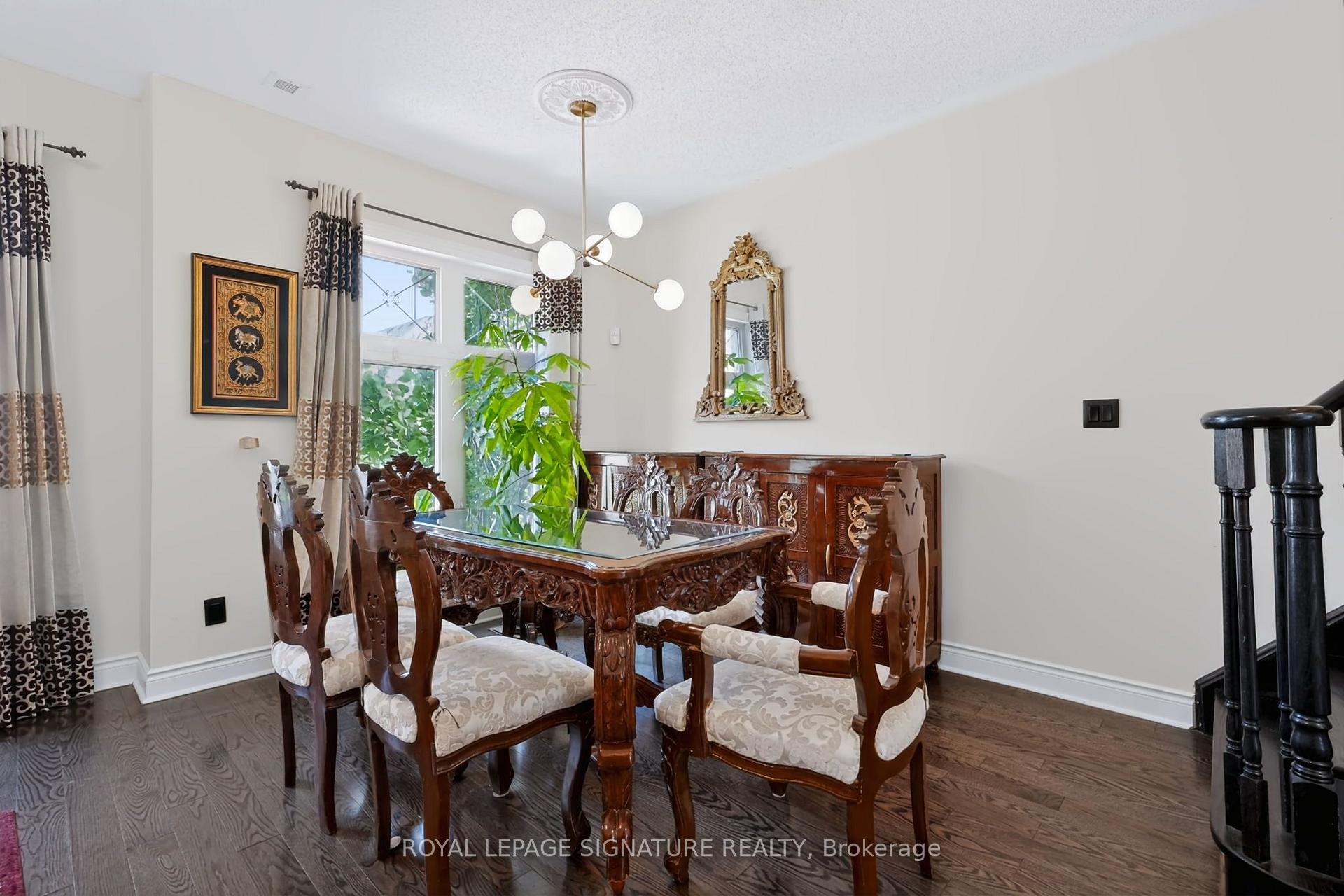 Photo 8 of 10 Clockwork Lane, Etobicoke, Stonegate-Queensway — HOMEH