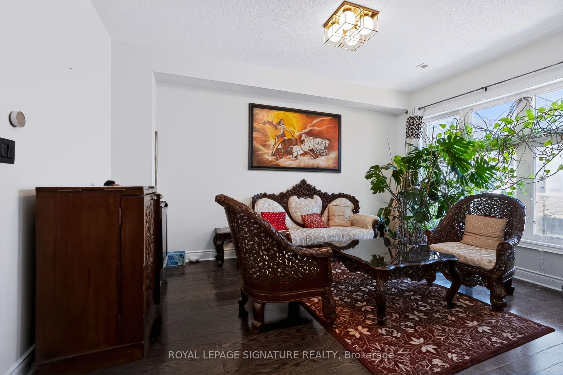 Photo 11 of 10 Clockwork Lane, Etobicoke, Stonegate-Queensway — HOMEH