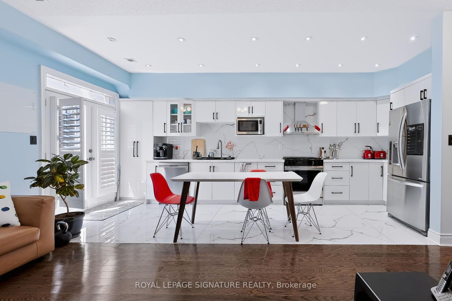 Photo 12 of 10 Clockwork Lane, Etobicoke, Stonegate-Queensway — HOMEH