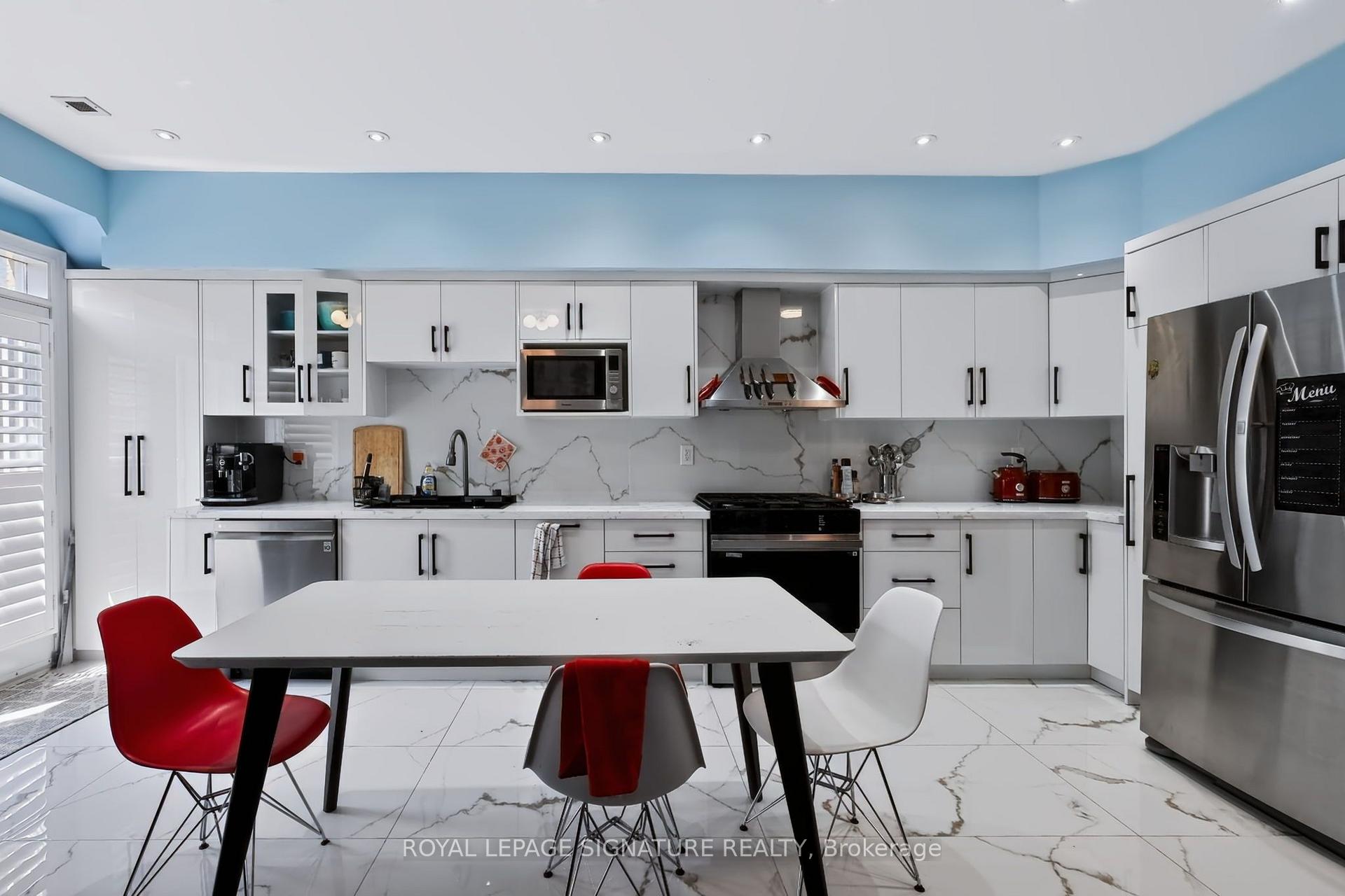 Photo 13 of 10 Clockwork Lane, Etobicoke, Stonegate-Queensway — HOMEH