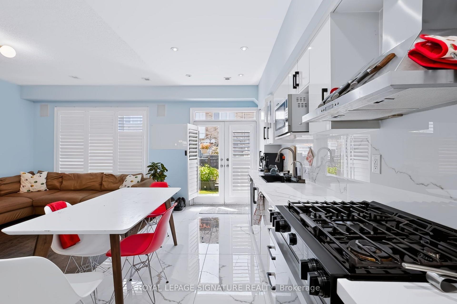 Photo 15 of 10 Clockwork Lane, Etobicoke, Stonegate-Queensway — HOMEH
