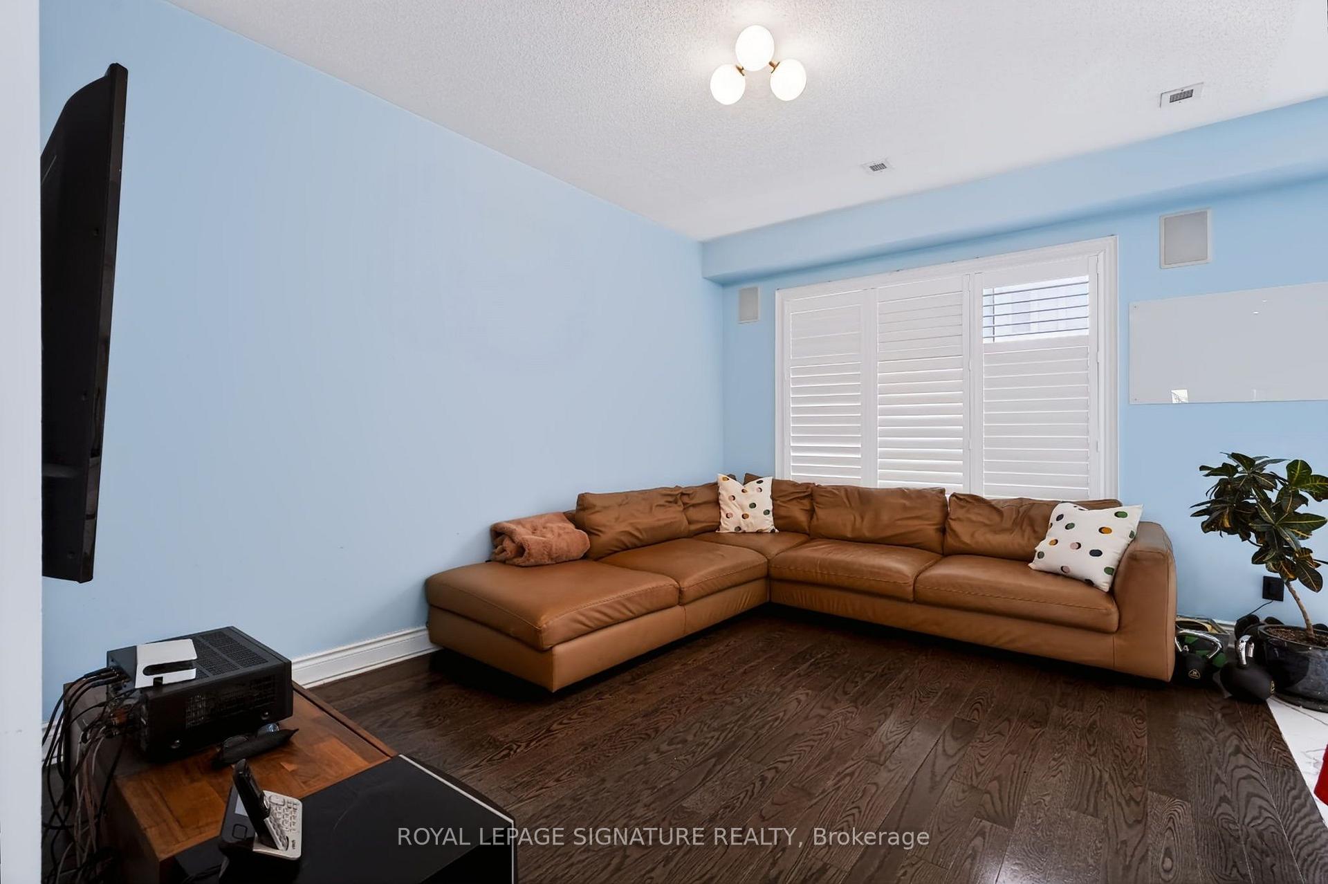 Photo 17 of 10 Clockwork Lane, Etobicoke, Stonegate-Queensway — HOMEH