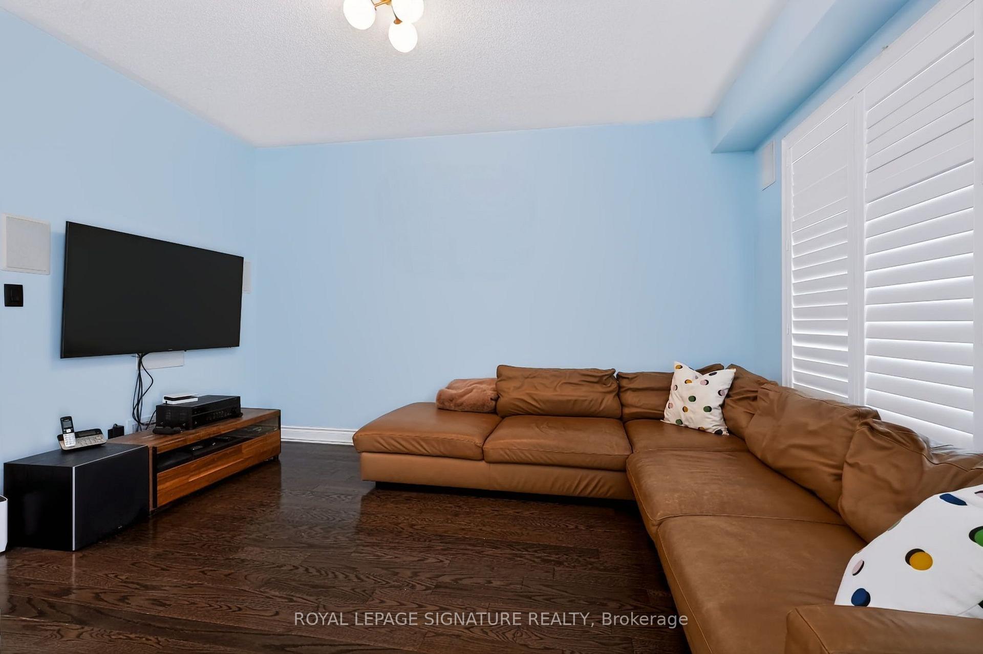 Photo 18 of 10 Clockwork Lane, Etobicoke, Stonegate-Queensway — HOMEH
