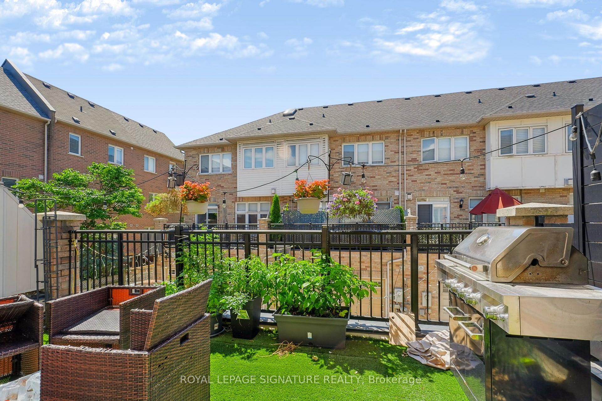 Photo 19 of 10 Clockwork Lane, Etobicoke, Stonegate-Queensway — HOMEH