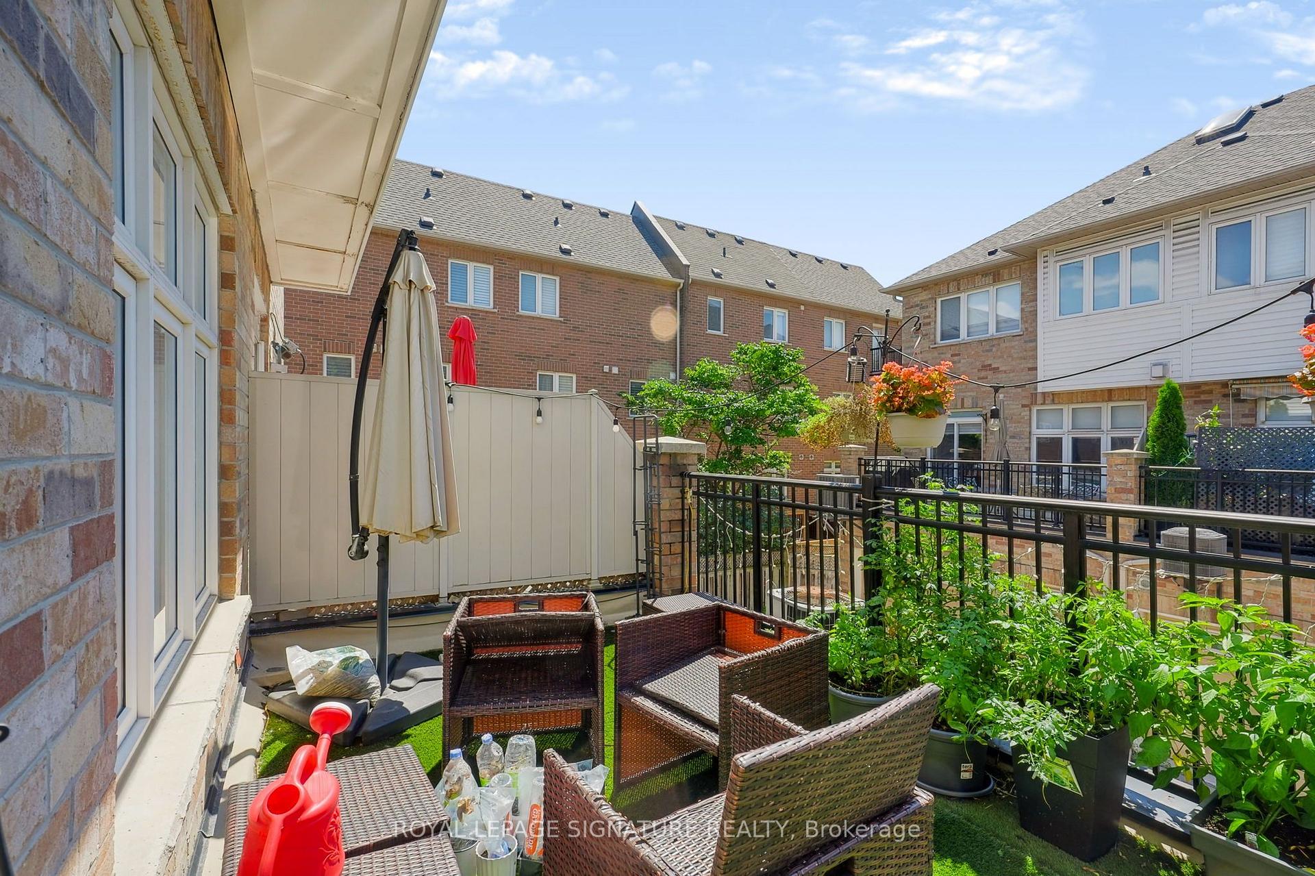 Photo 20 of 10 Clockwork Lane, Etobicoke, Stonegate-Queensway — HOMEH