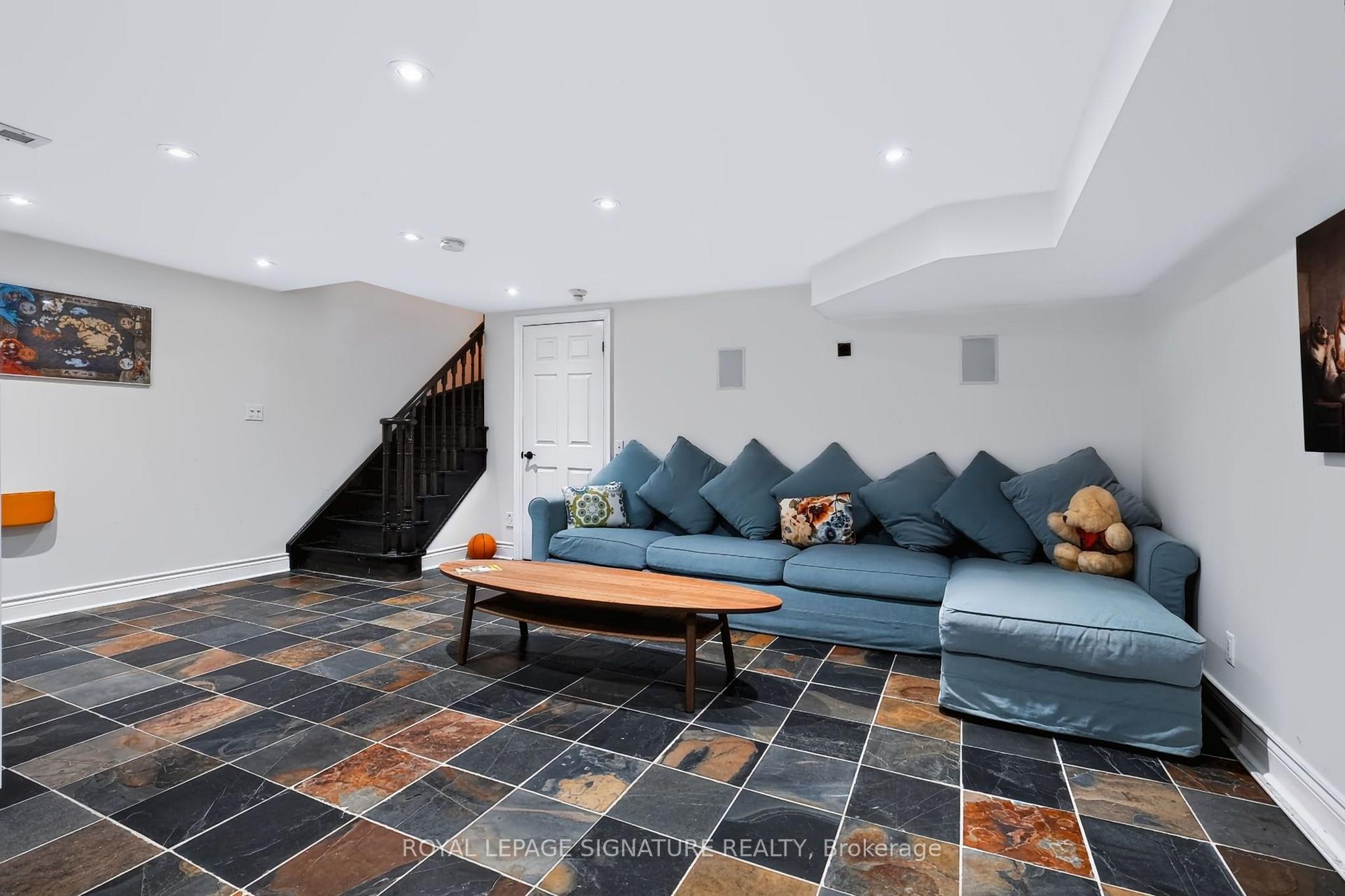 Photo 33 of 10 Clockwork Lane, Etobicoke, Stonegate-Queensway — HOMEH