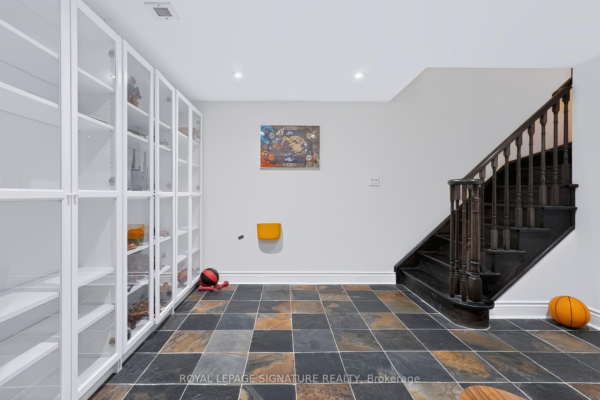 Photo 34 of 10 Clockwork Lane, Etobicoke, Stonegate-Queensway — HOMEH