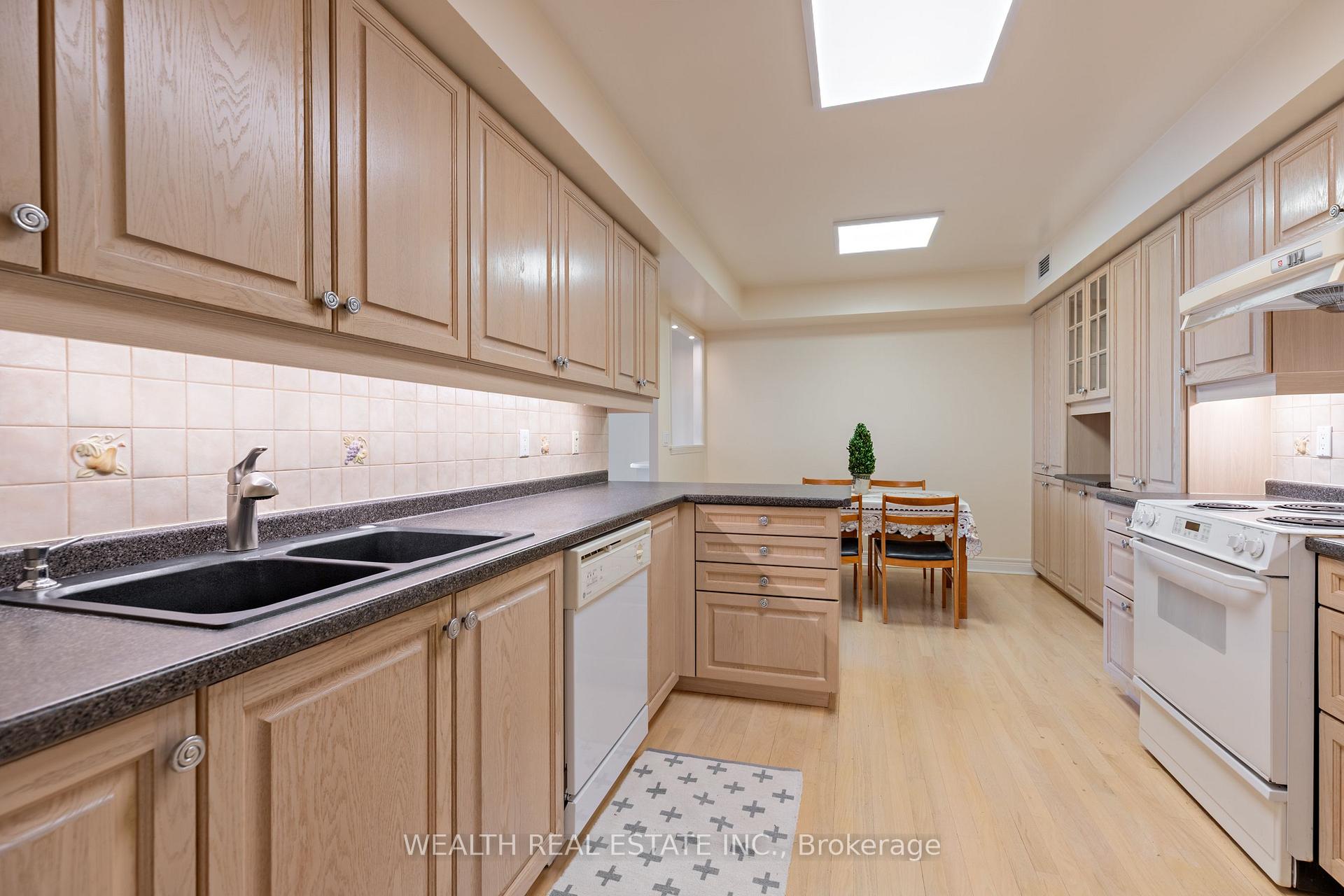 Photo 16 of Unit 813, 89 Skymark Drive, North York, Hillcrest Village — HOMEH