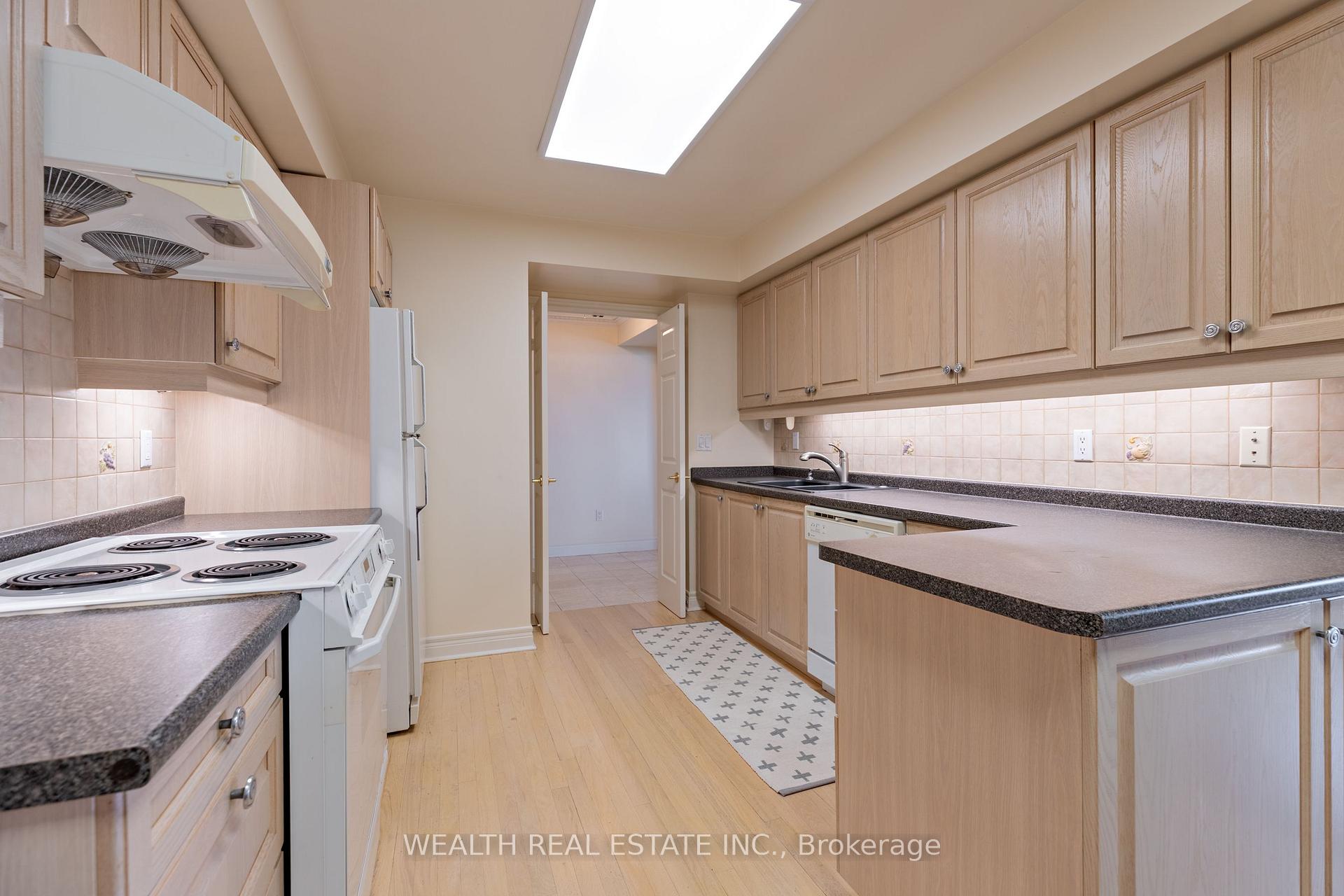 Photo 17 of Unit 813, 89 Skymark Drive, North York, Hillcrest Village — HOMEH