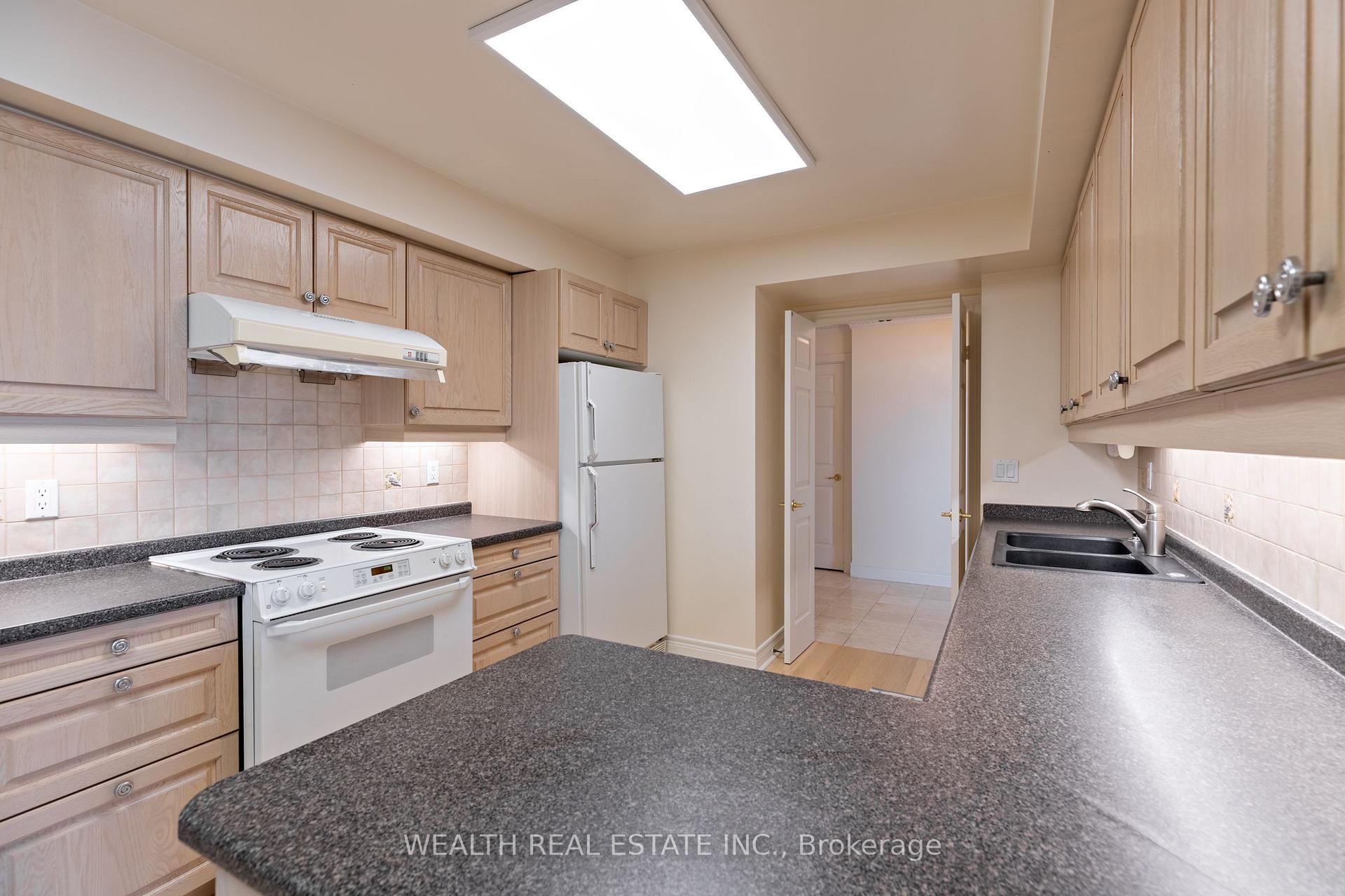 Photo 18 of Unit 813, 89 Skymark Drive, North York, Hillcrest Village — HOMEH
