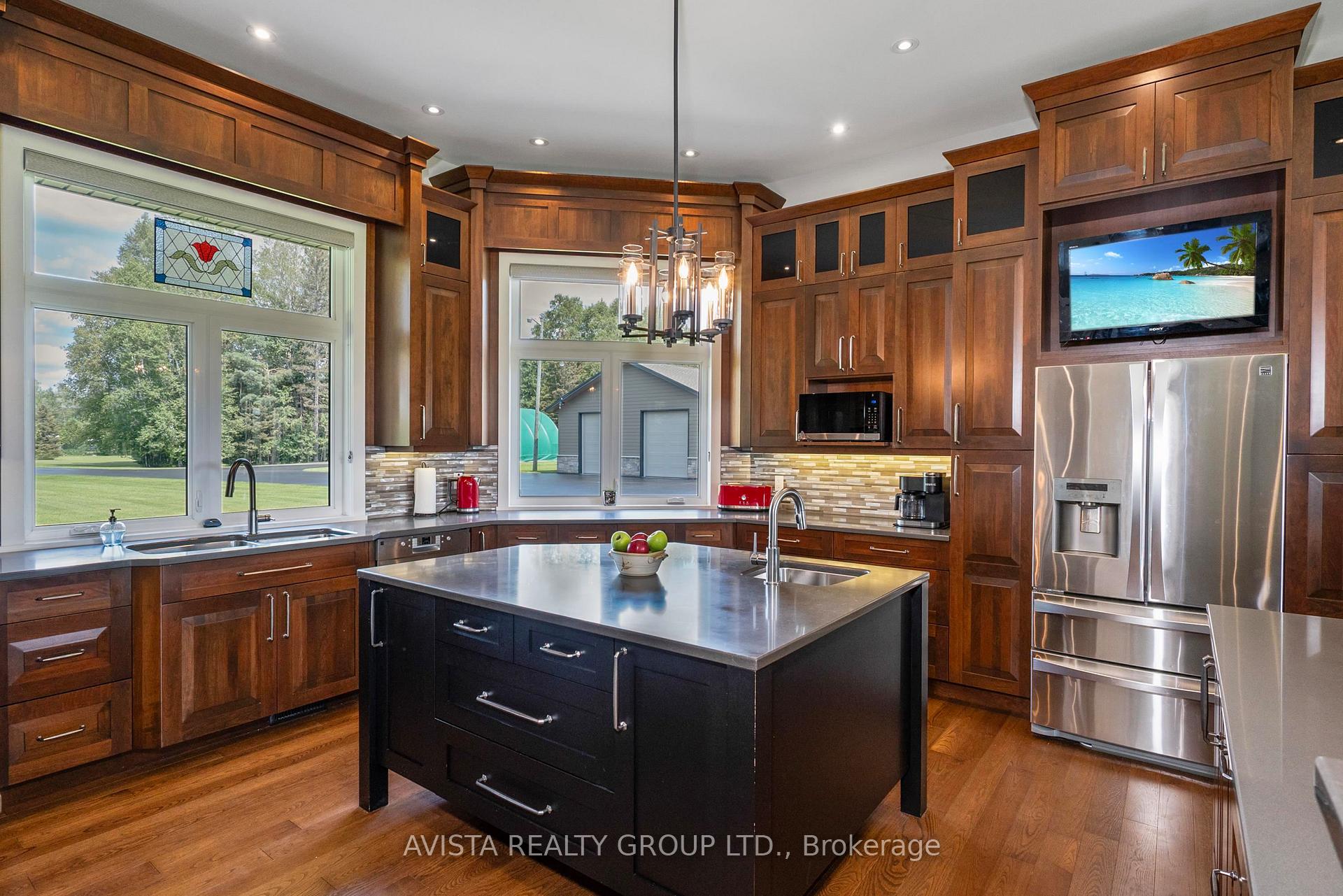 Photo 3 of 2422 Broadway Ave, Thunder Bay, Rosslyn Road — HOMEH