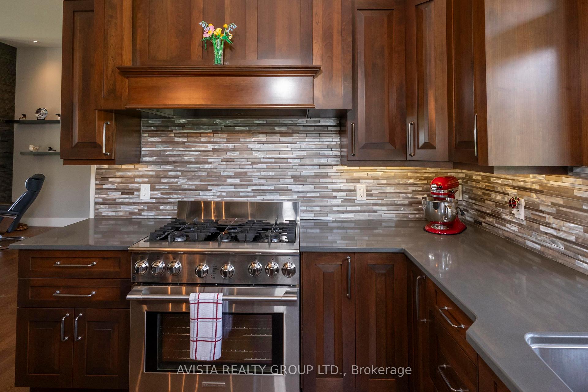 Photo 6 of 2422 Broadway Ave, Thunder Bay, Rosslyn Road — HOMEH