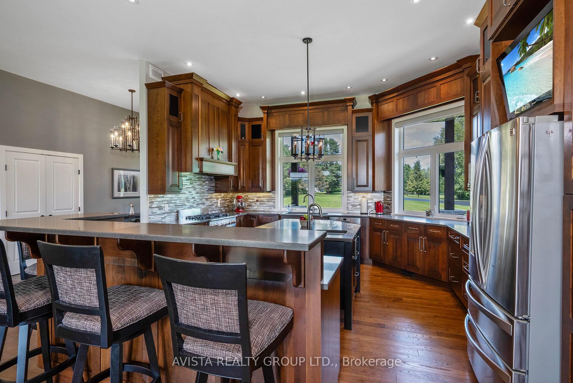 Photo 7 of 2422 Broadway Ave, Thunder Bay, Rosslyn Road — HOMEH