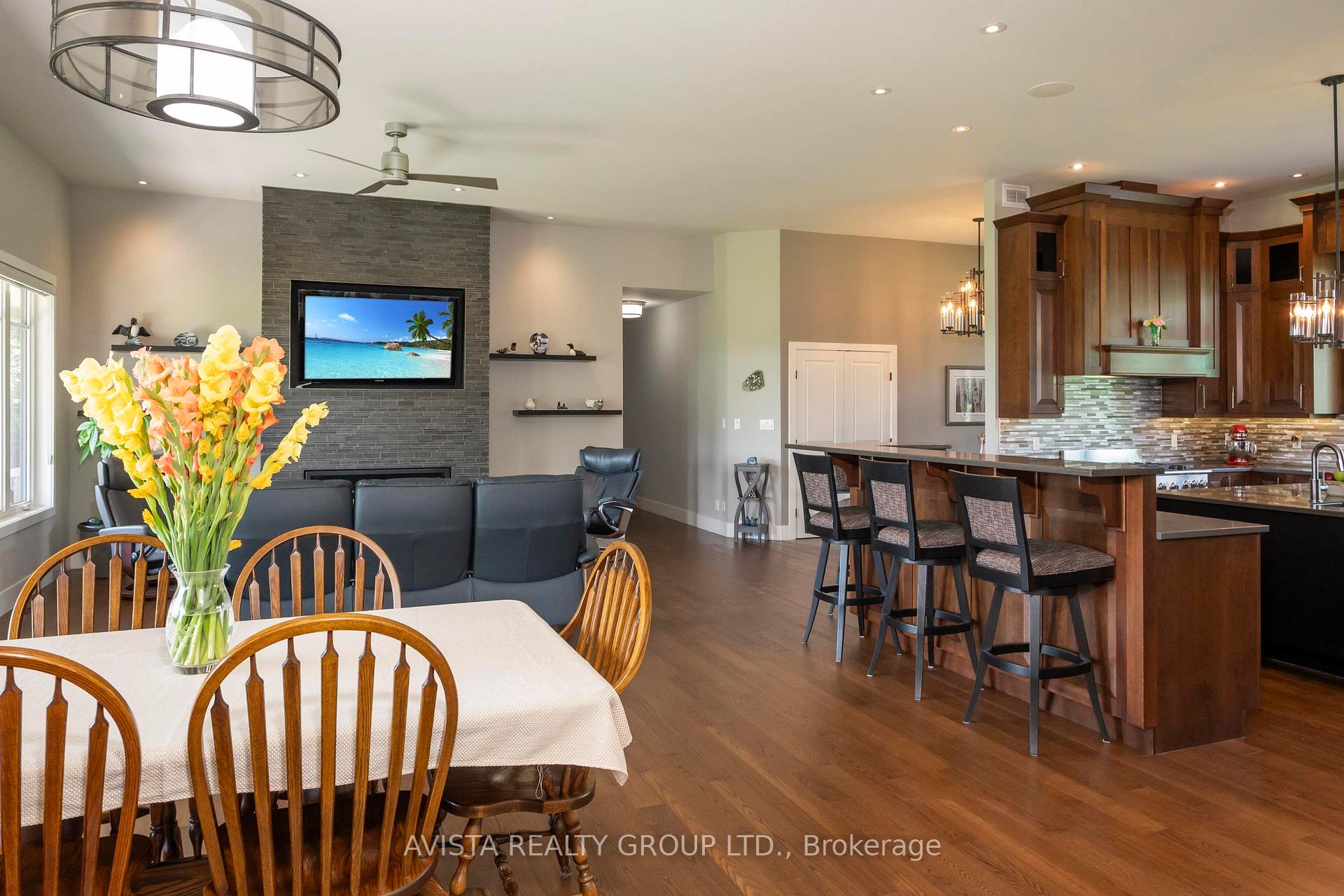 Photo 12 of 2422 Broadway Ave, Thunder Bay, Rosslyn Road — HOMEH