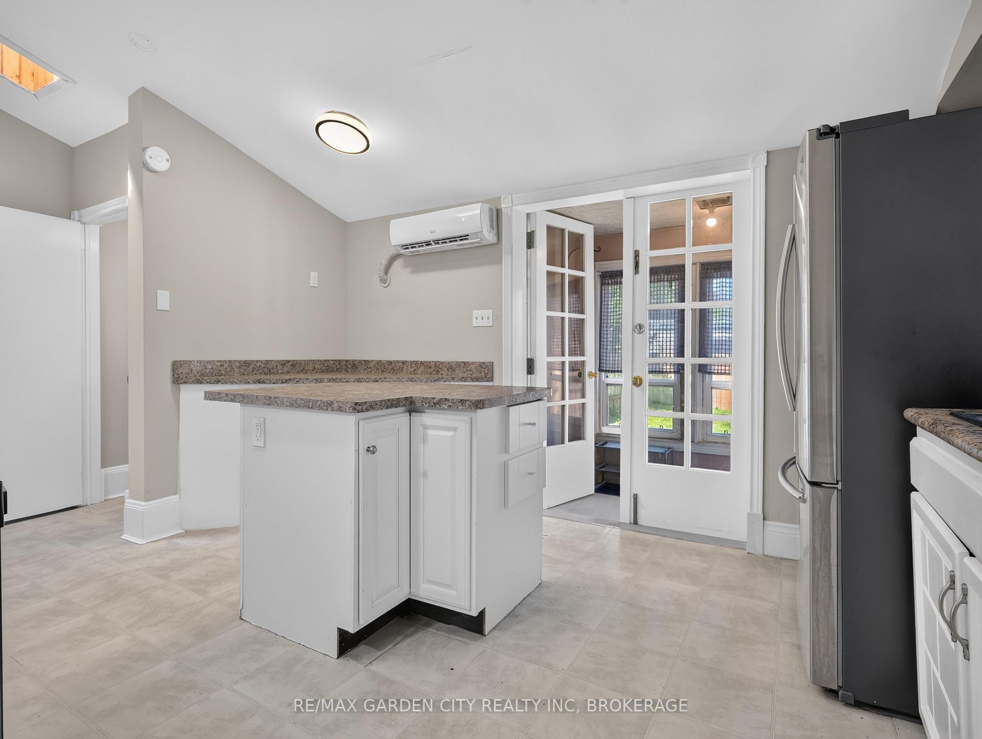 Photo 10 of 15 Catherine Street, St. Catharines, Downtown — HOMEH