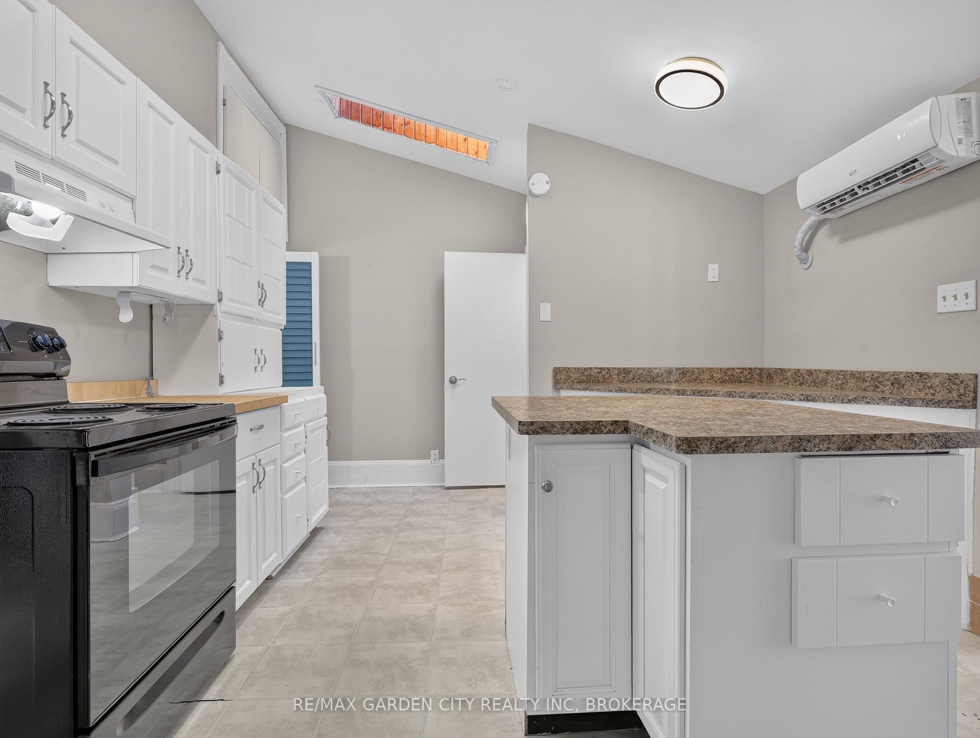 Photo 11 of 15 Catherine Street, St. Catharines, Downtown — HOMEH