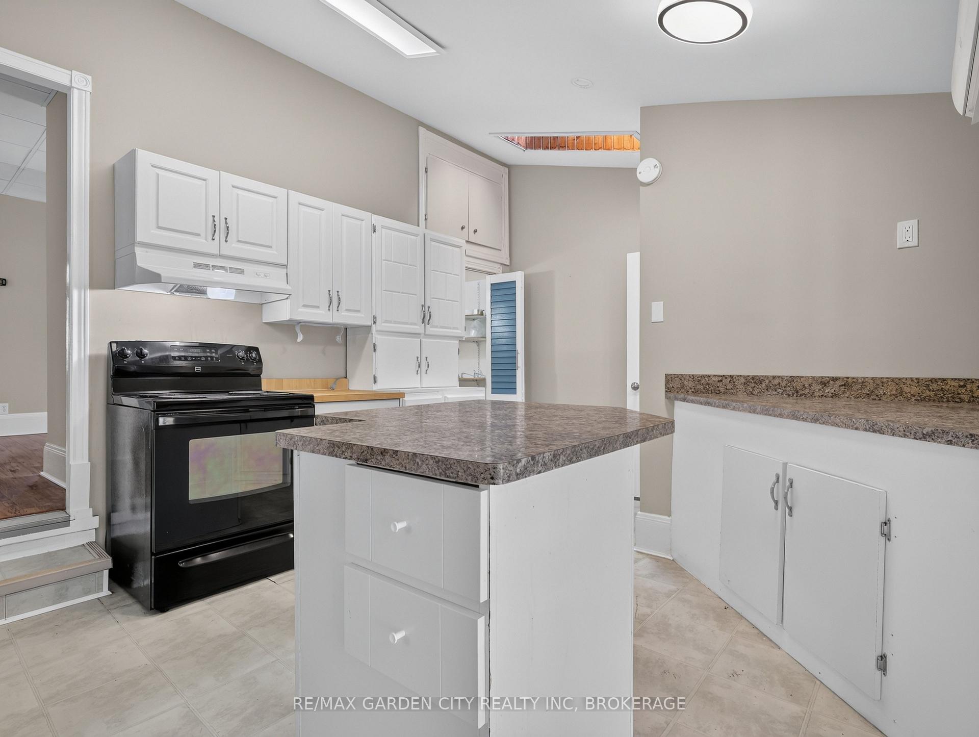 Photo 12 of 15 Catherine Street, St. Catharines, Downtown — HOMEH