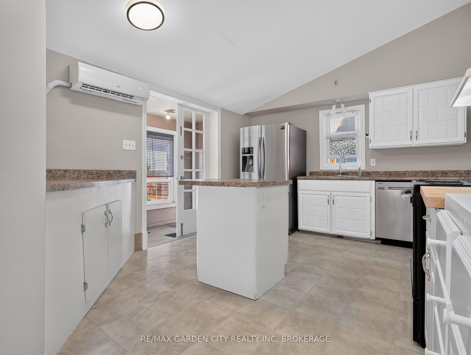 Photo 13 of 15 Catherine Street, St. Catharines, Downtown — HOMEH