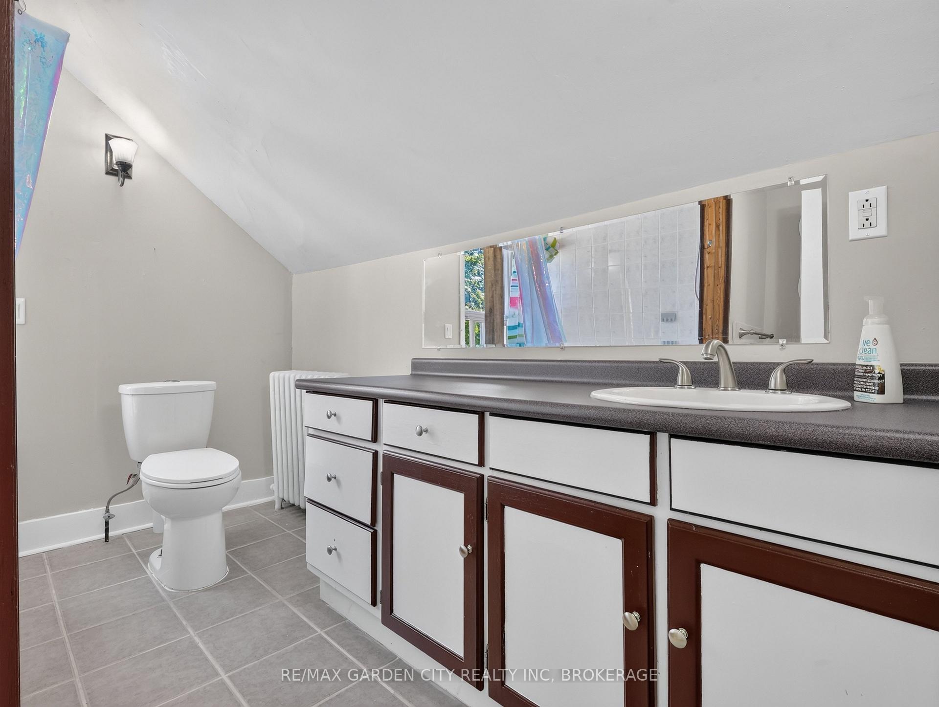 Photo 18 of 15 Catherine Street, St. Catharines, Downtown — HOMEH