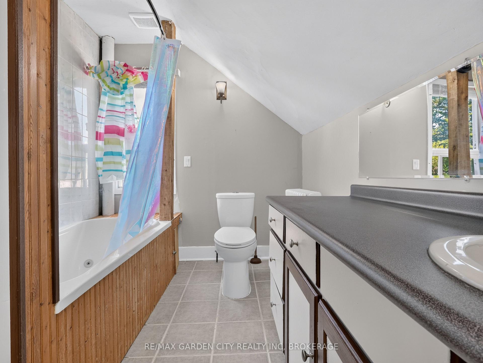 Photo 19 of 15 Catherine Street, St. Catharines, Downtown — HOMEH