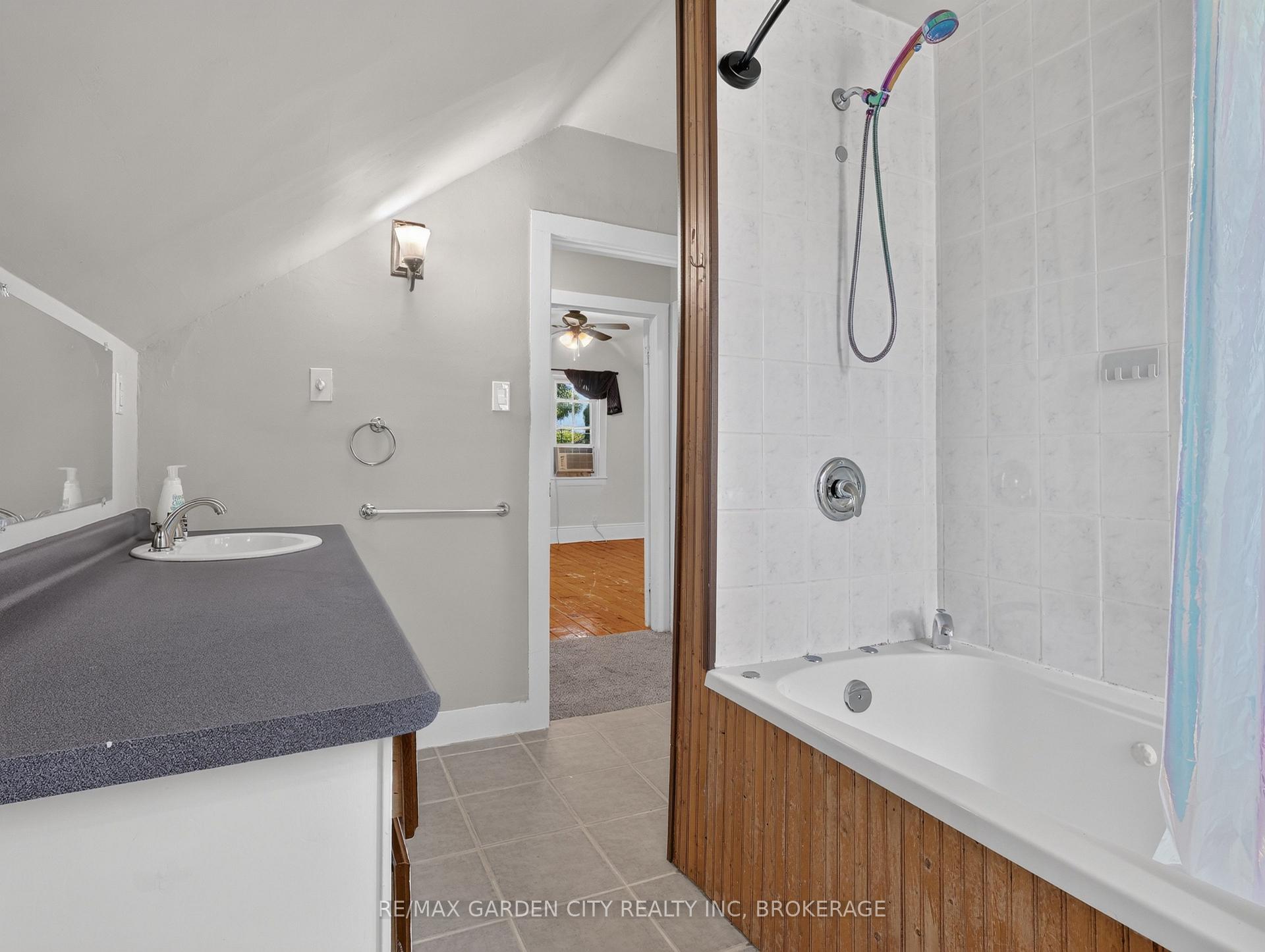 Photo 20 of 15 Catherine Street, St. Catharines, Downtown — HOMEH