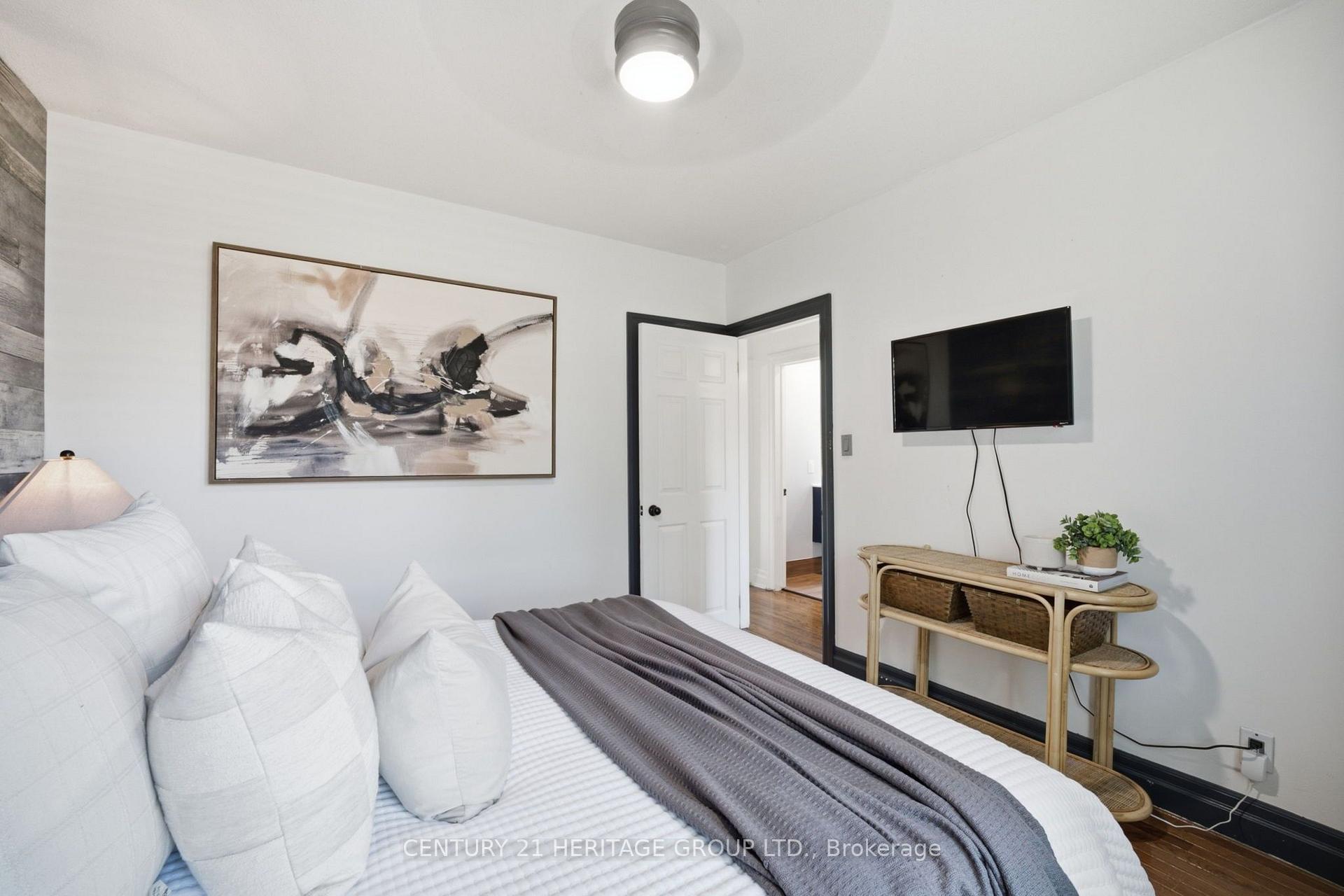 Photo 22 of 47 Brucedale Avenue E, Hamilton, Centremount — HOMEH