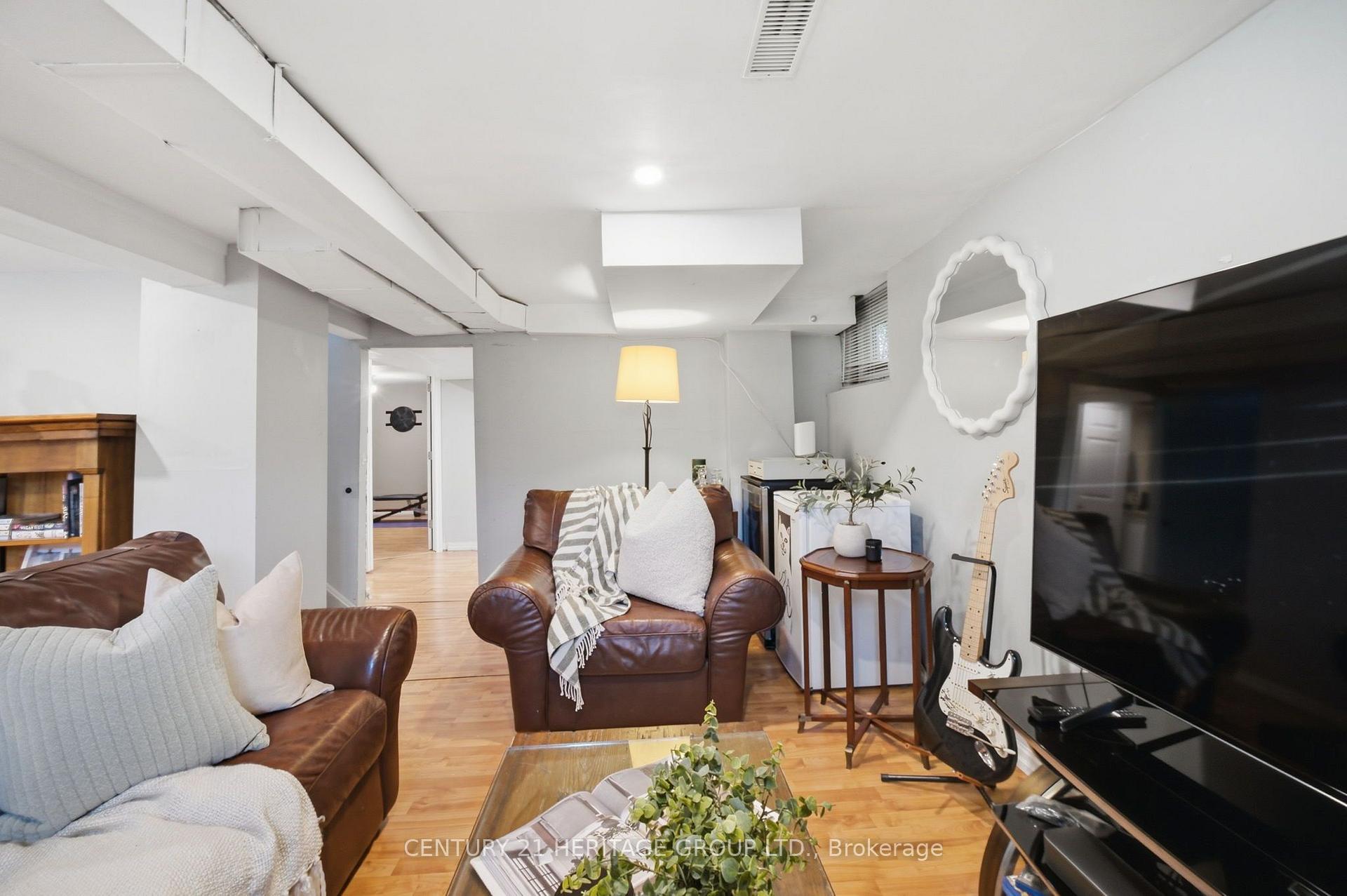 Photo 29 of 47 Brucedale Avenue E, Hamilton, Centremount — HOMEH