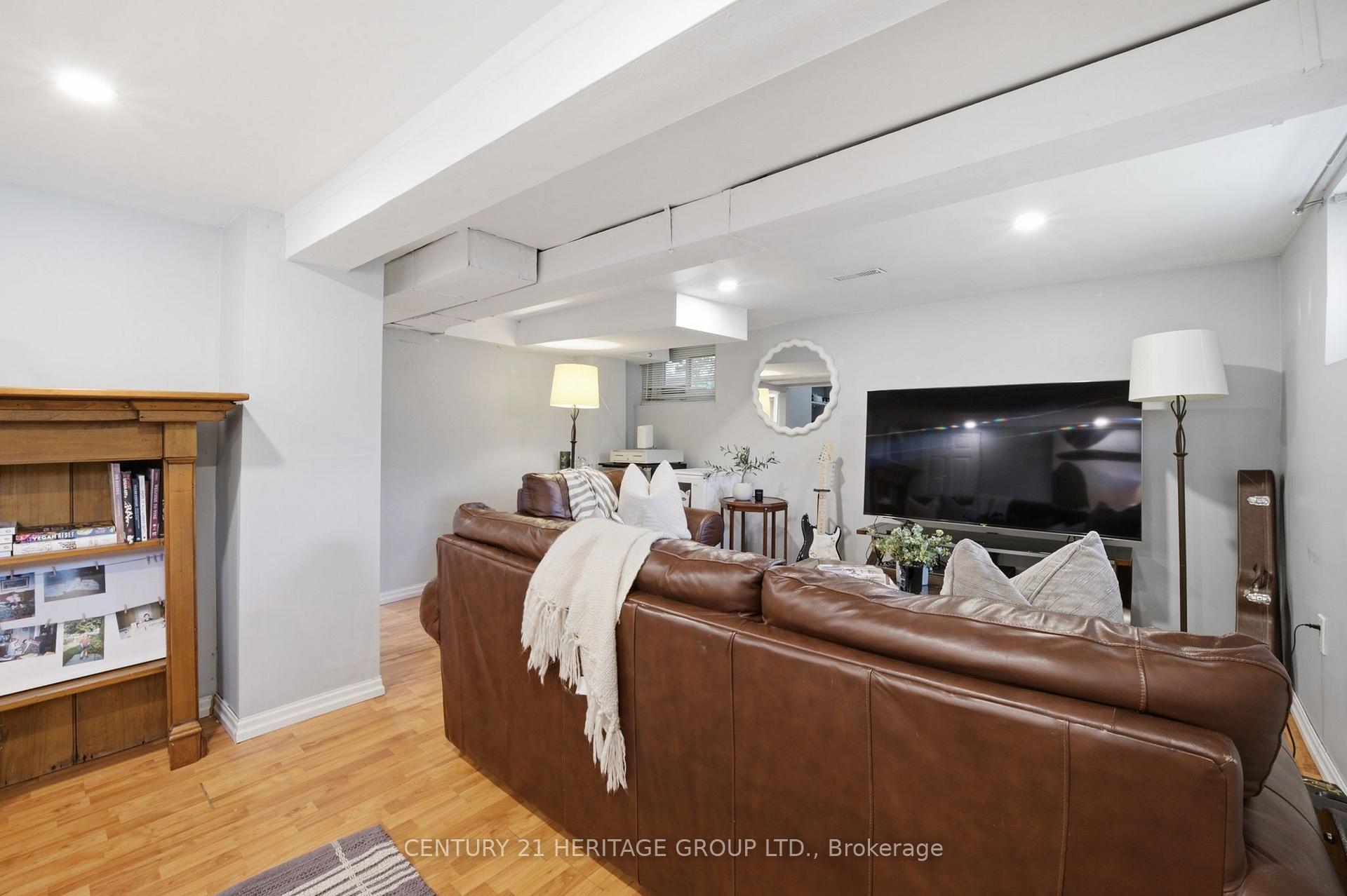 Photo 32 of 47 Brucedale Avenue E, Hamilton, Centremount — HOMEH