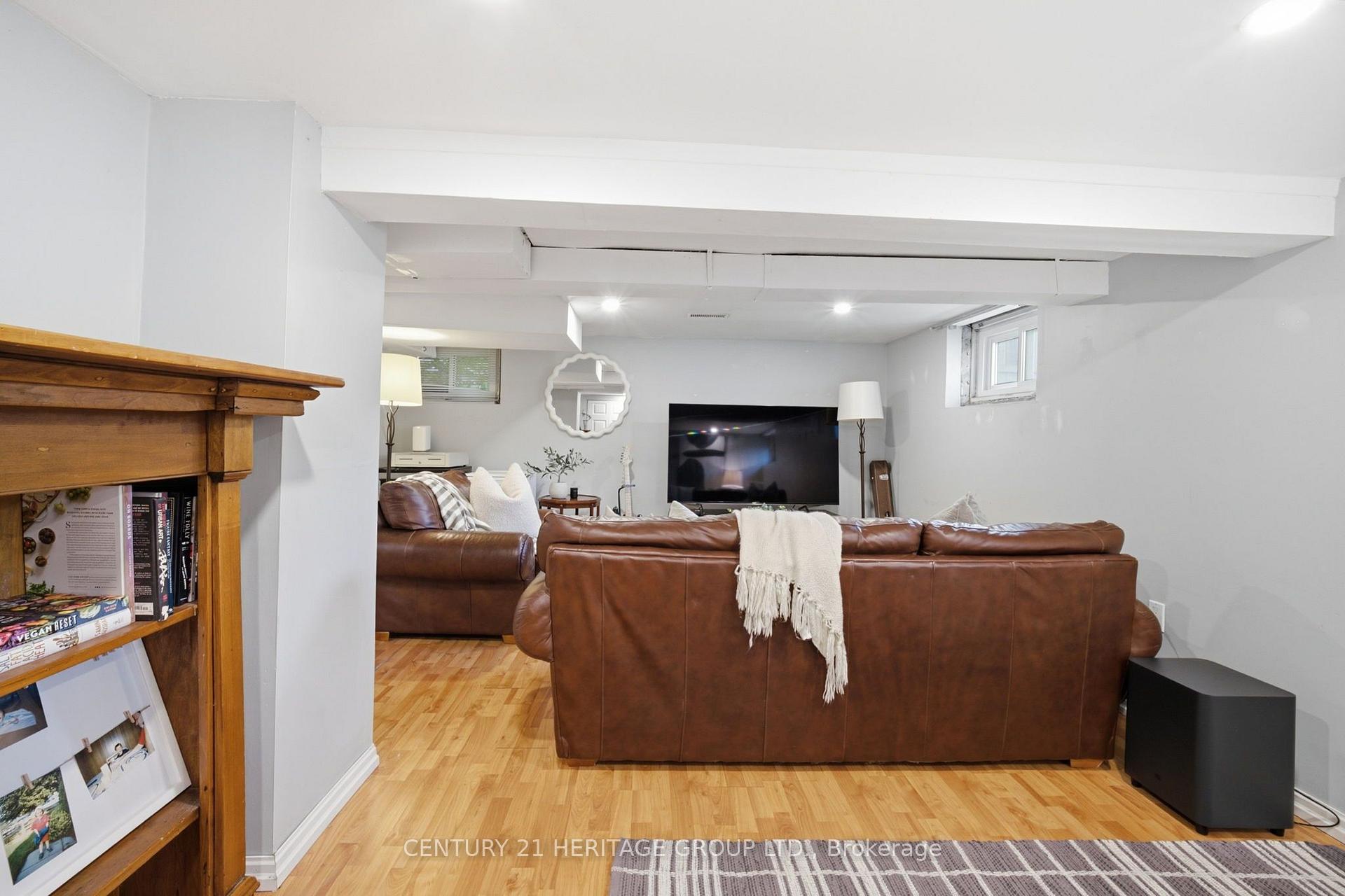 Photo 33 of 47 Brucedale Avenue E, Hamilton, Centremount — HOMEH