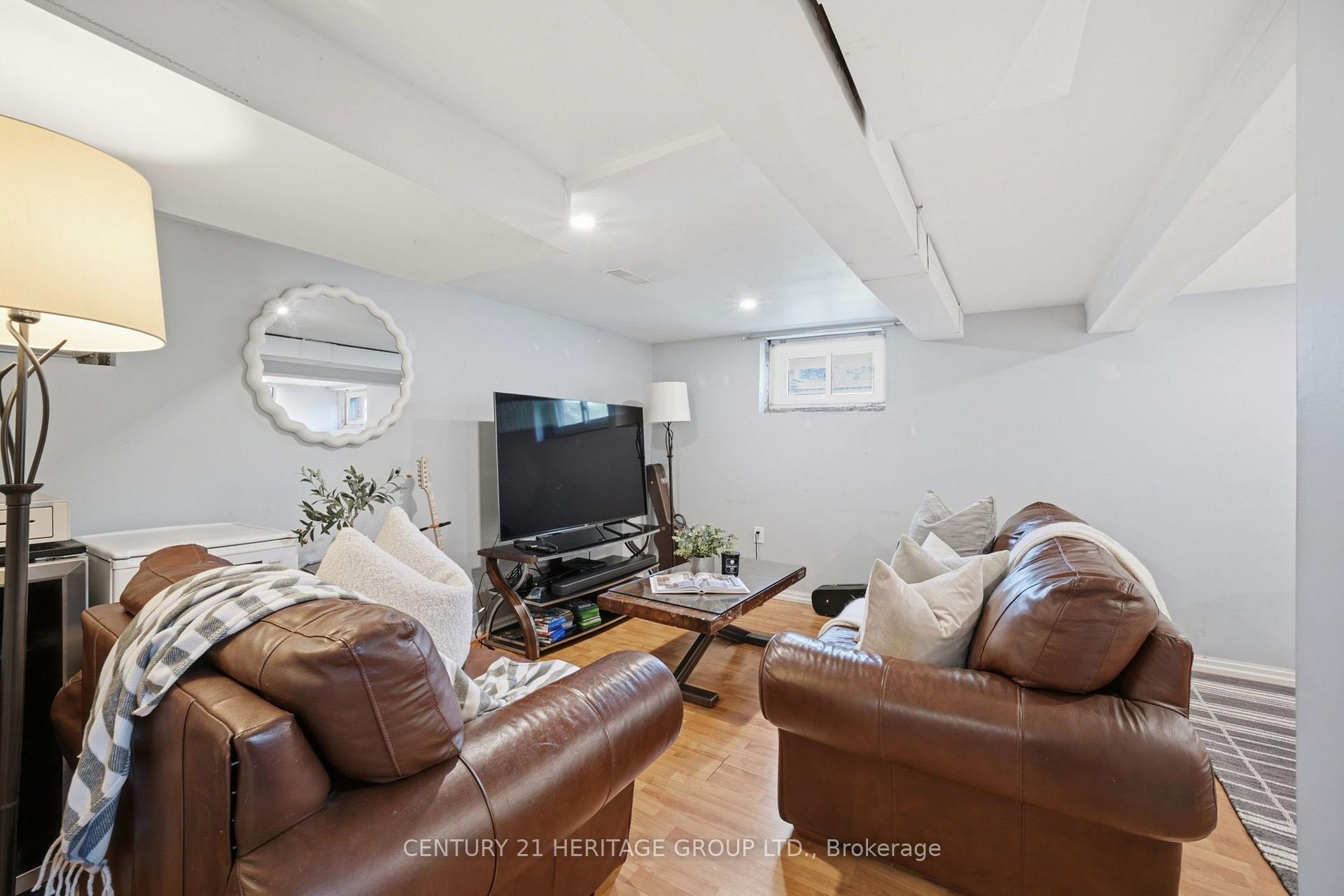 Photo 34 of 47 Brucedale Avenue E, Hamilton, Centremount — HOMEH
