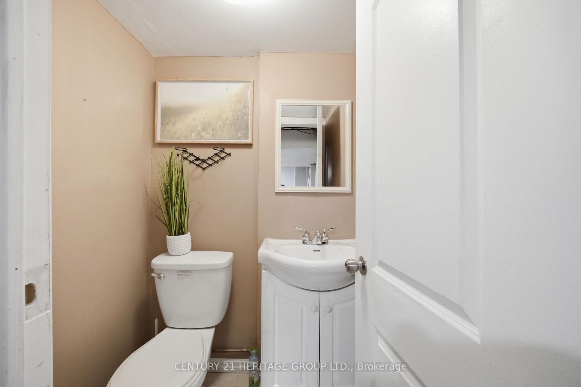 Photo 35 of 47 Brucedale Avenue E, Hamilton, Centremount — HOMEH