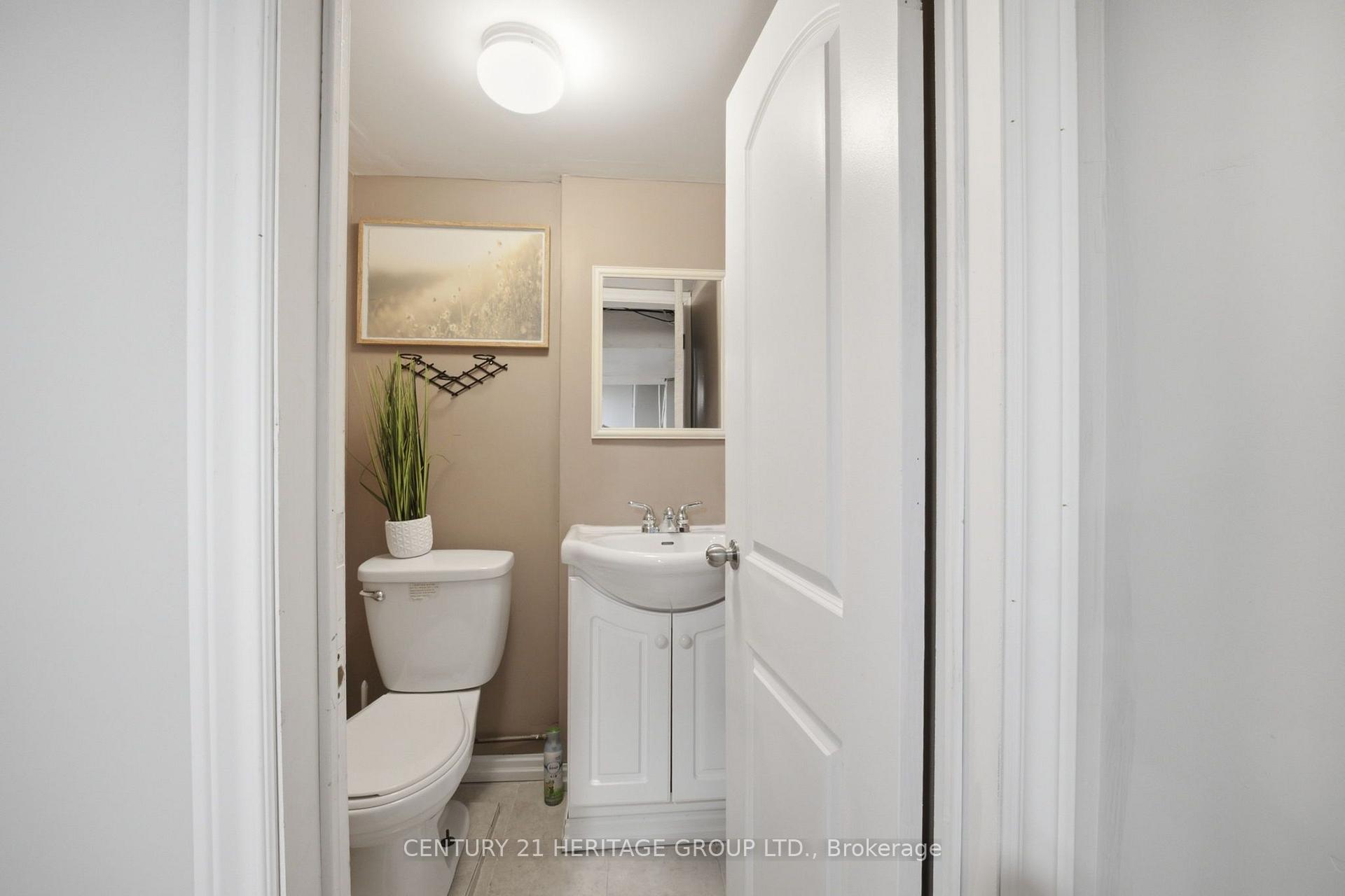Photo 36 of 47 Brucedale Avenue E, Hamilton, Centremount — HOMEH