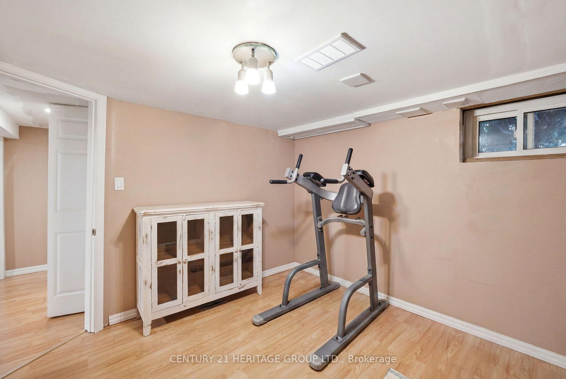 Photo 37 of 47 Brucedale Avenue E, Hamilton, Centremount — HOMEH