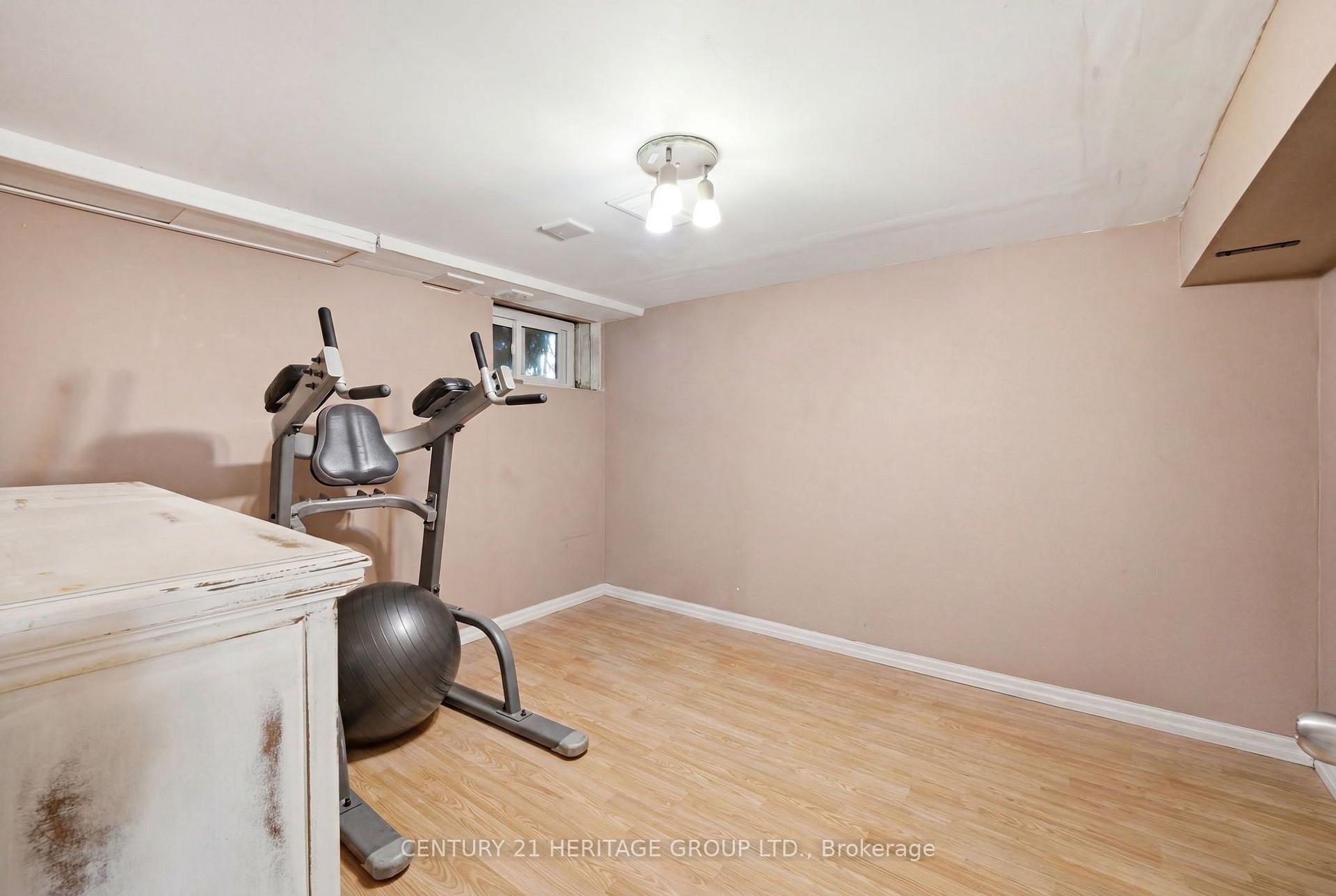 Photo 38 of 47 Brucedale Avenue E, Hamilton, Centremount — HOMEH