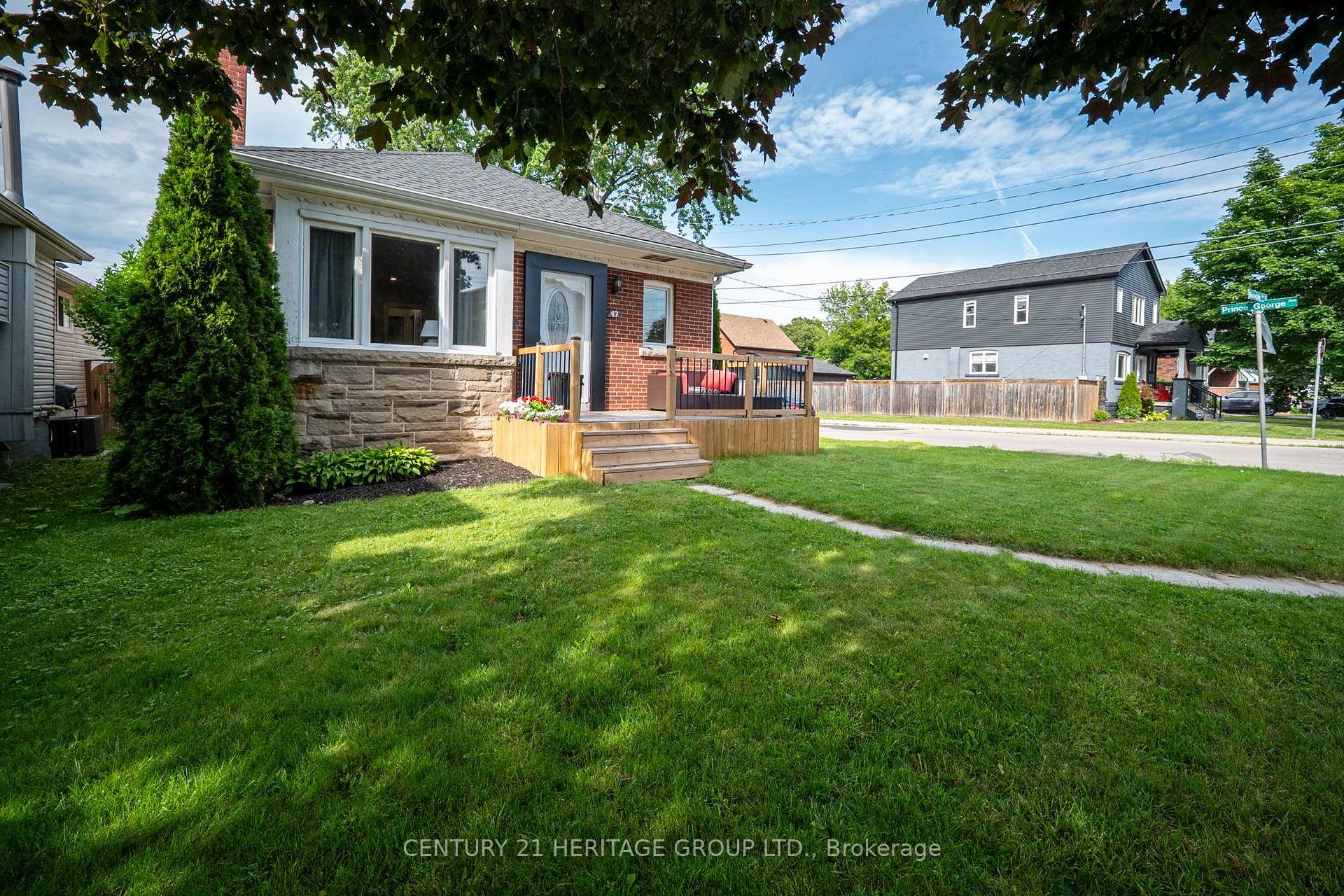 Photo 48 of 47 Brucedale Avenue E, Hamilton, Centremount — HOMEH