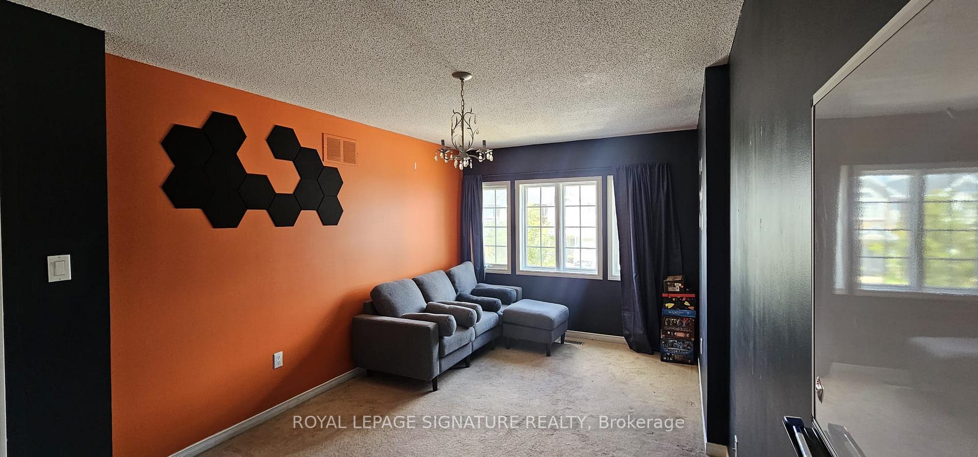 Photo 14 of 39 Jonesridge Drive, Ajax, Northeast Ajax — HOMEH